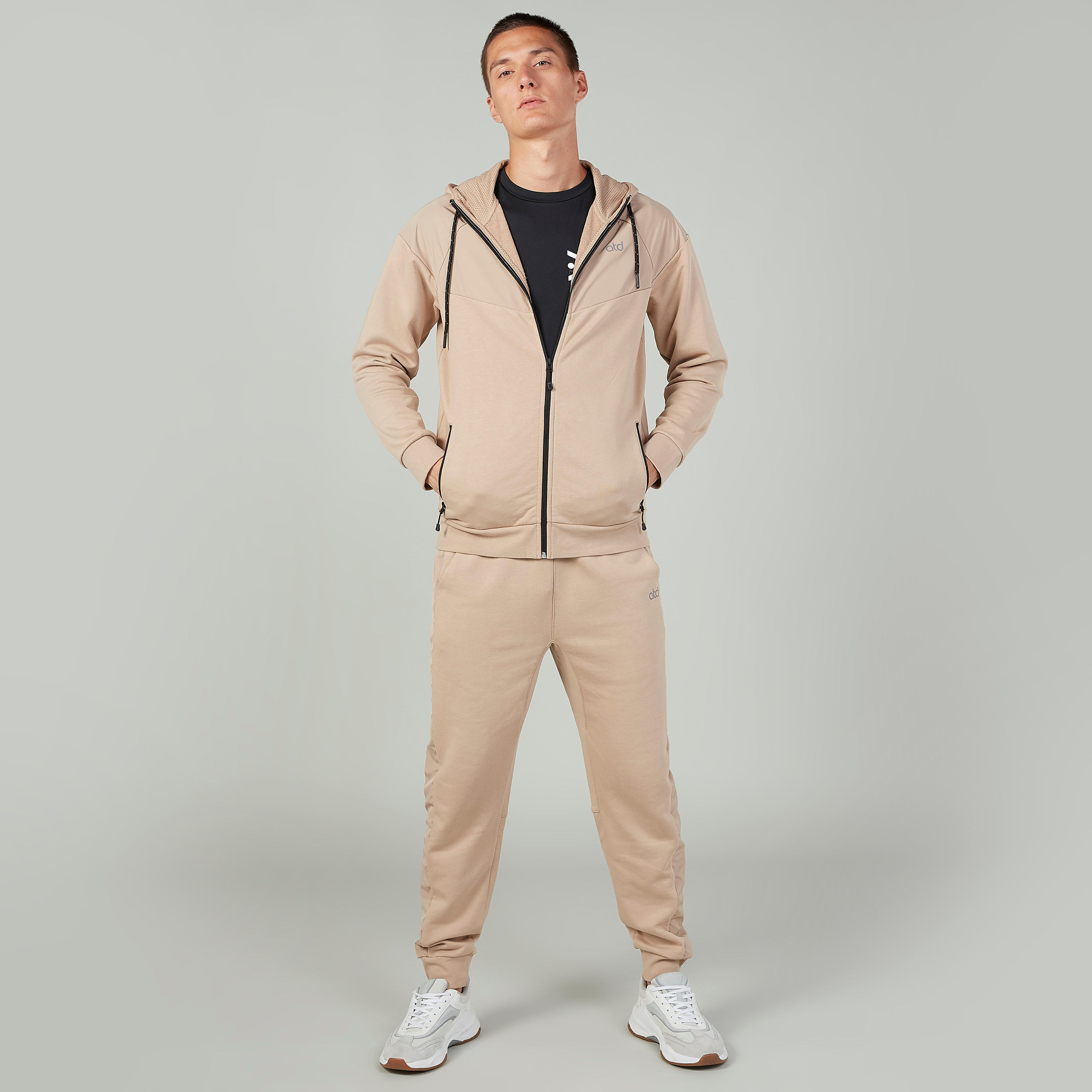 جاكيت سادة بقبعة وأكمام طويلة-men-winterwear-hoodiesandsweatshirts-image-3