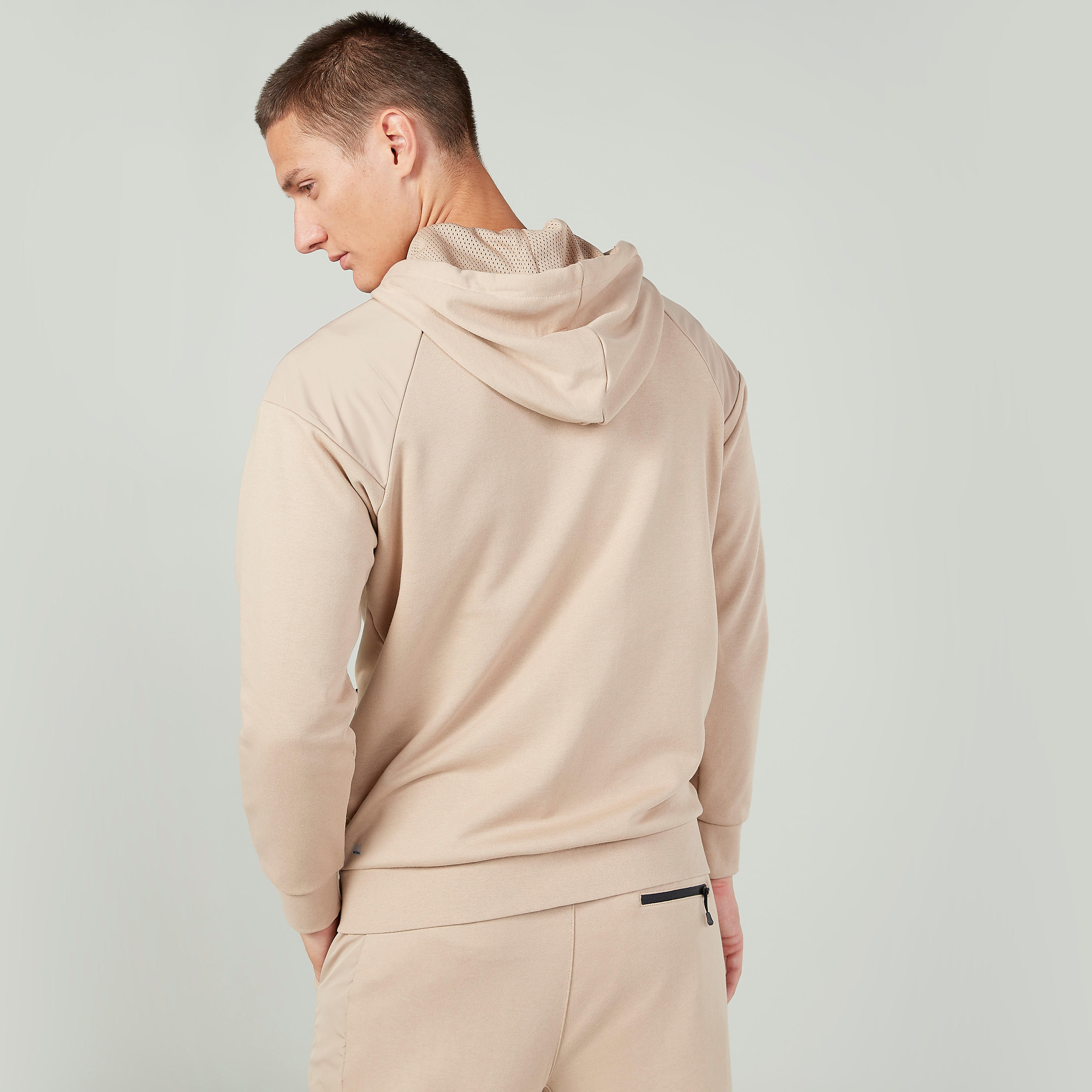 جاكيت سادة بقبعة وأكمام طويلة-men-winterwear-hoodiesandsweatshirts-image-1