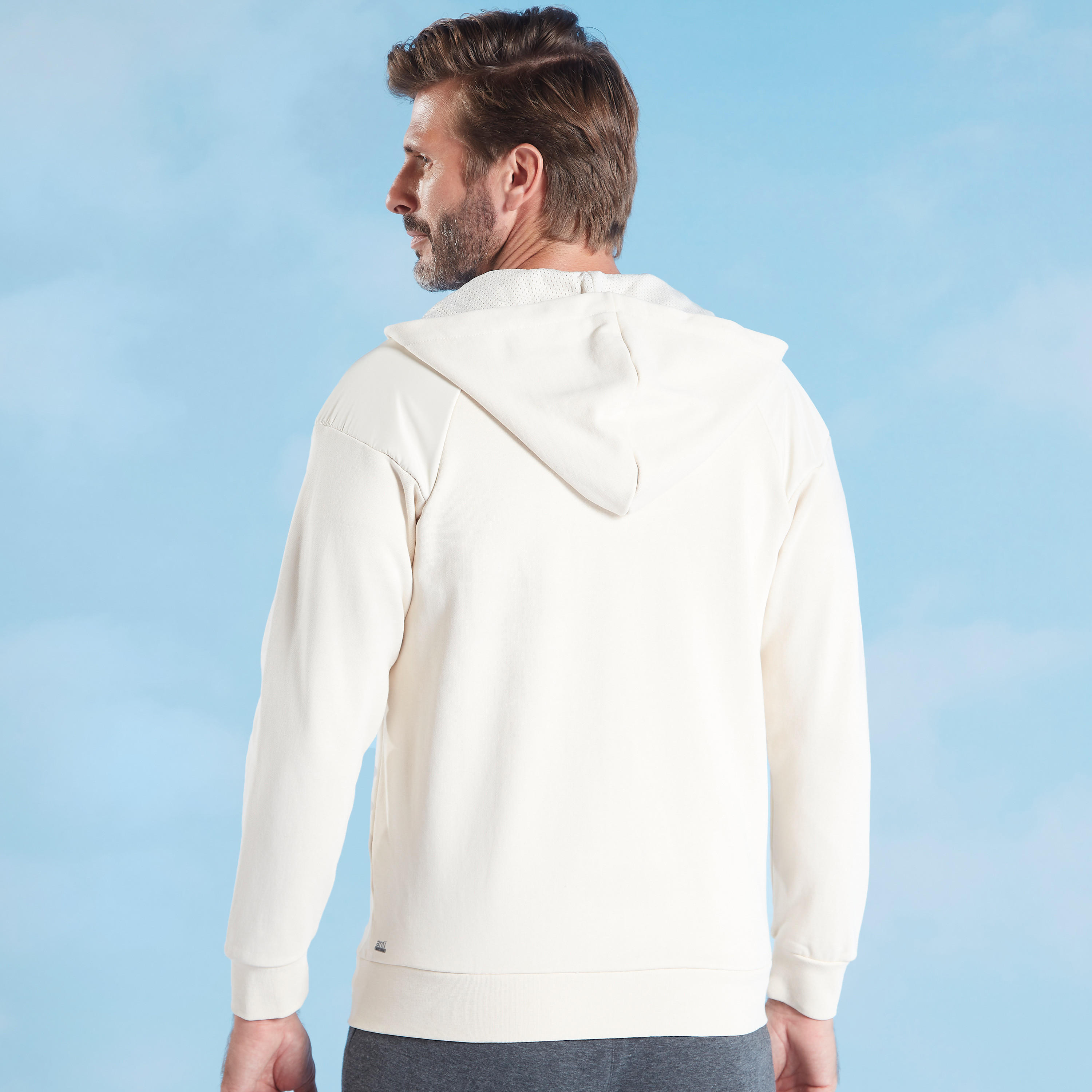 جاكيت سادة بقبعة وأكمام طويلة-men-winterwear-hoodiesandsweatshirts-image-6