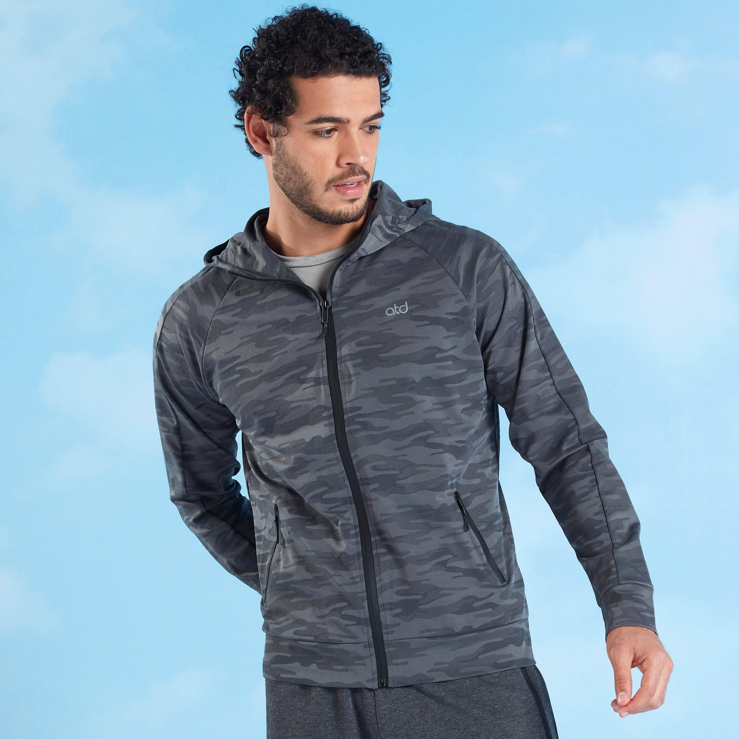 جاكيت بأكمام طويلة وقبعة وطبعات-men-clothing-jacketsandblazers-jackets-image-3
