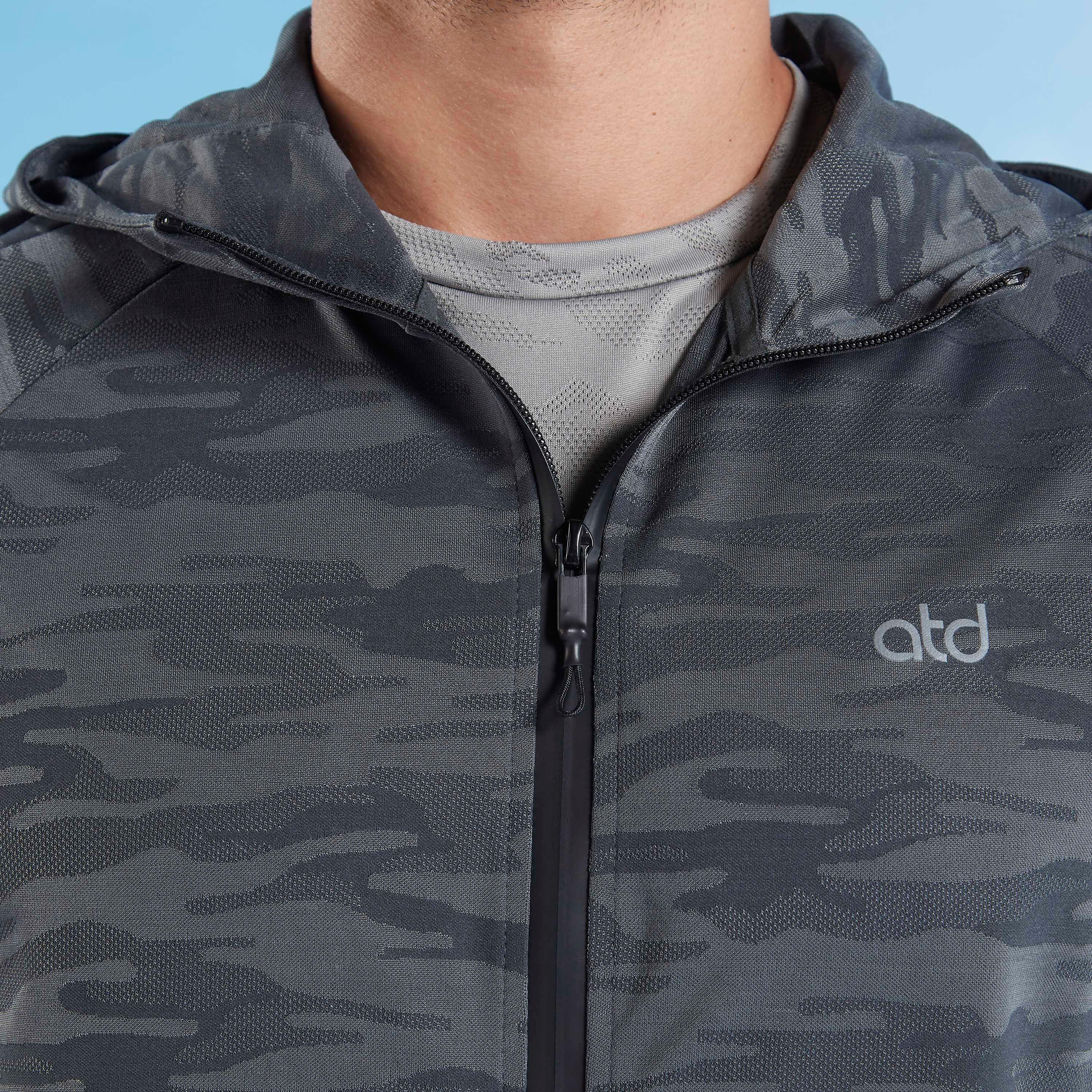 جاكيت بأكمام طويلة وقبعة وطبعات-men-clothing-jacketsandblazers-jackets-image-4