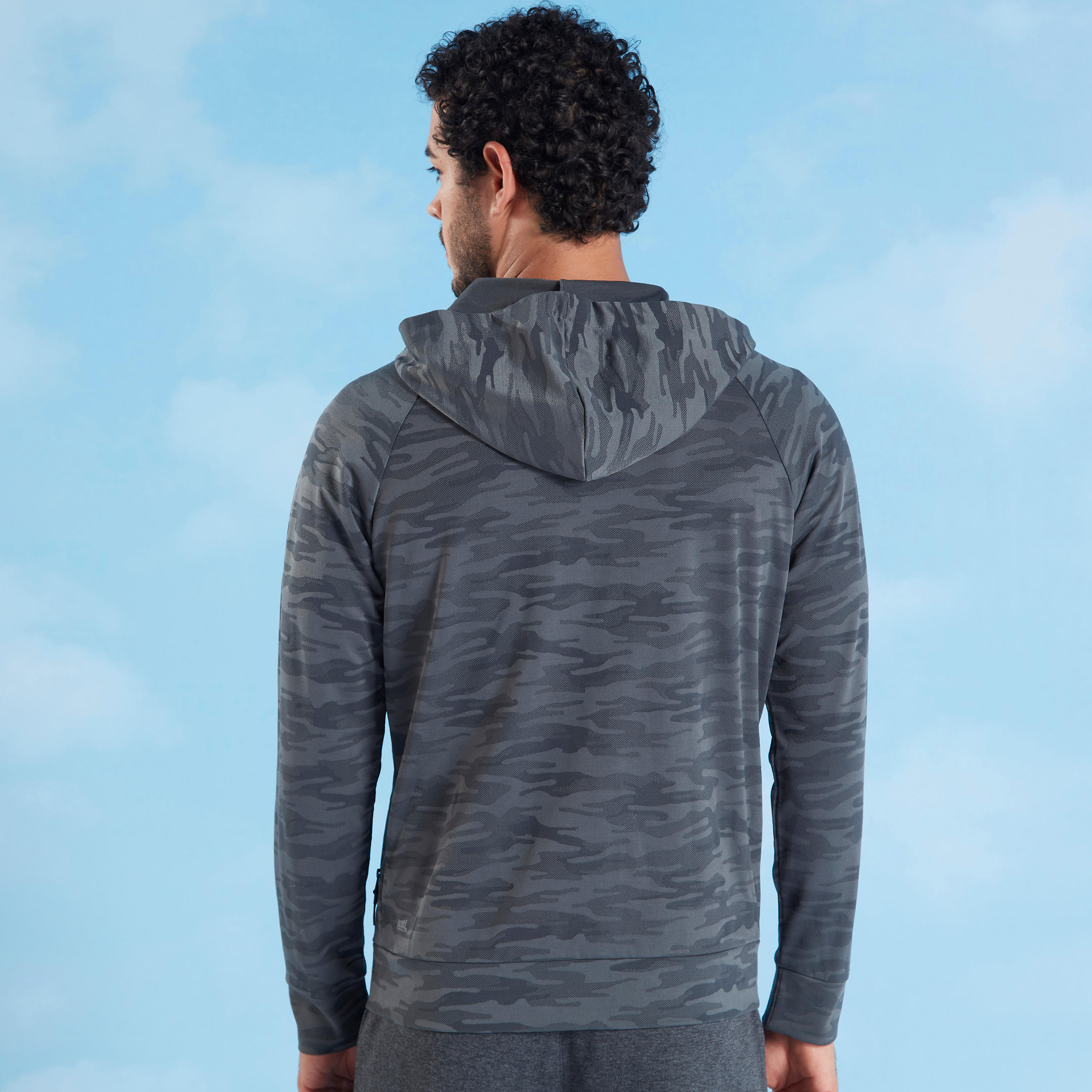 جاكيت بأكمام طويلة وقبعة وطبعات-men-clothing-jacketsandblazers-jackets-image-8