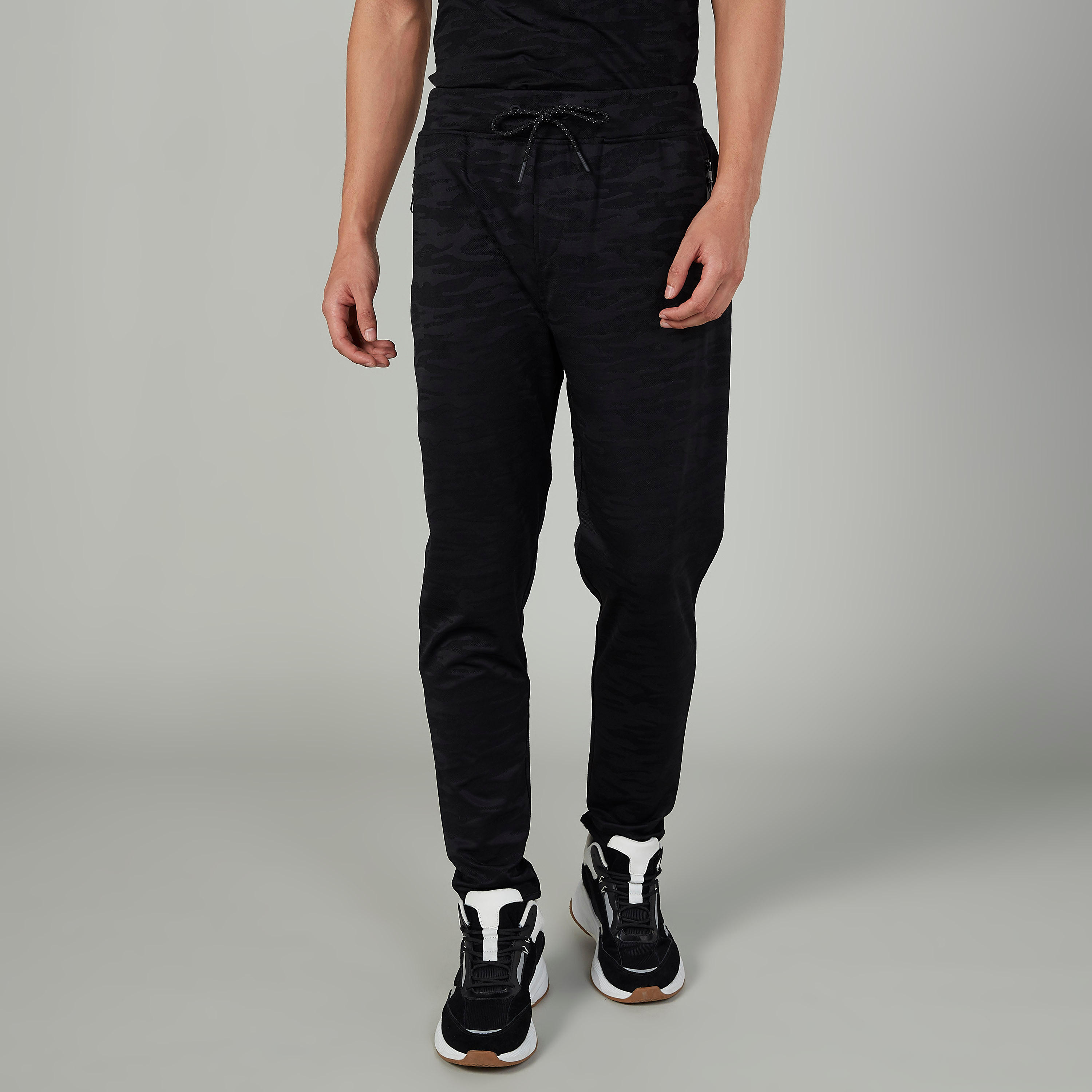 بنطلون رياضي طويل برباط وجيوب وطبعات-men-clothing-sportswearandactivewear-bottoms-image-1