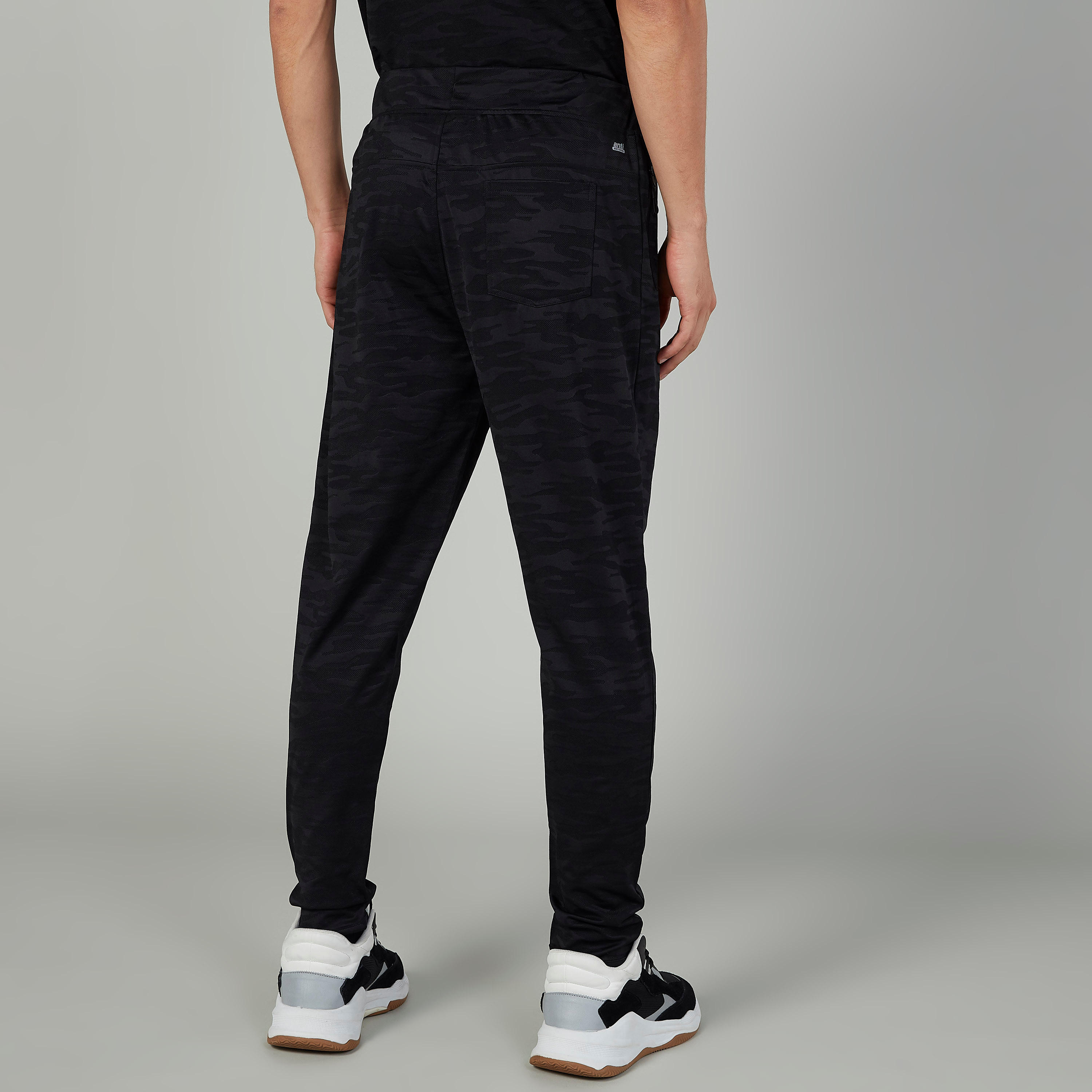 بنطلون رياضي طويل برباط وجيوب وطبعات-men-clothing-sportswearandactivewear-bottoms-image-4