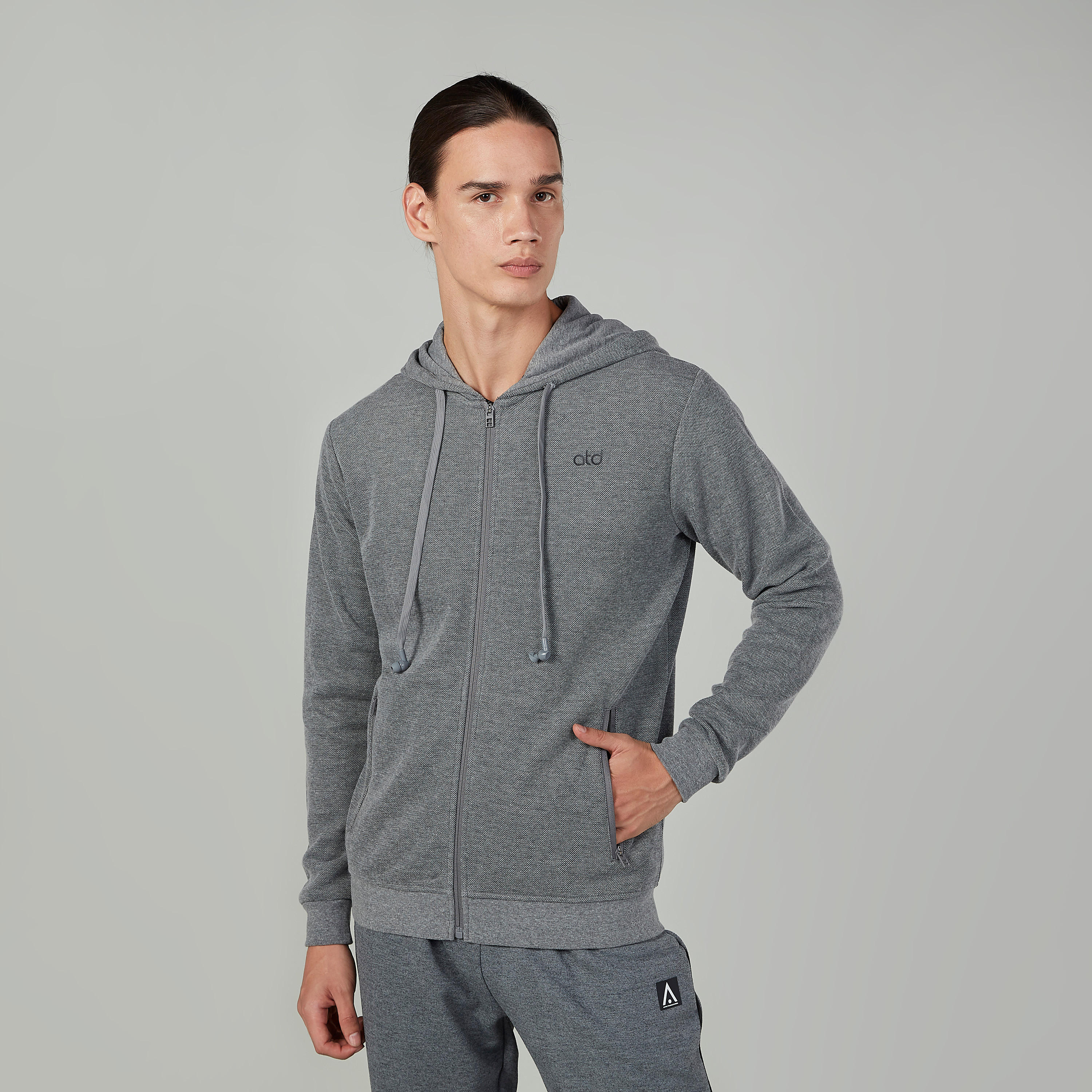 جاكيت بارز الملمس بقبّعة وأكمام طويلة-men-clothing-sweatersandpullovers-image-1