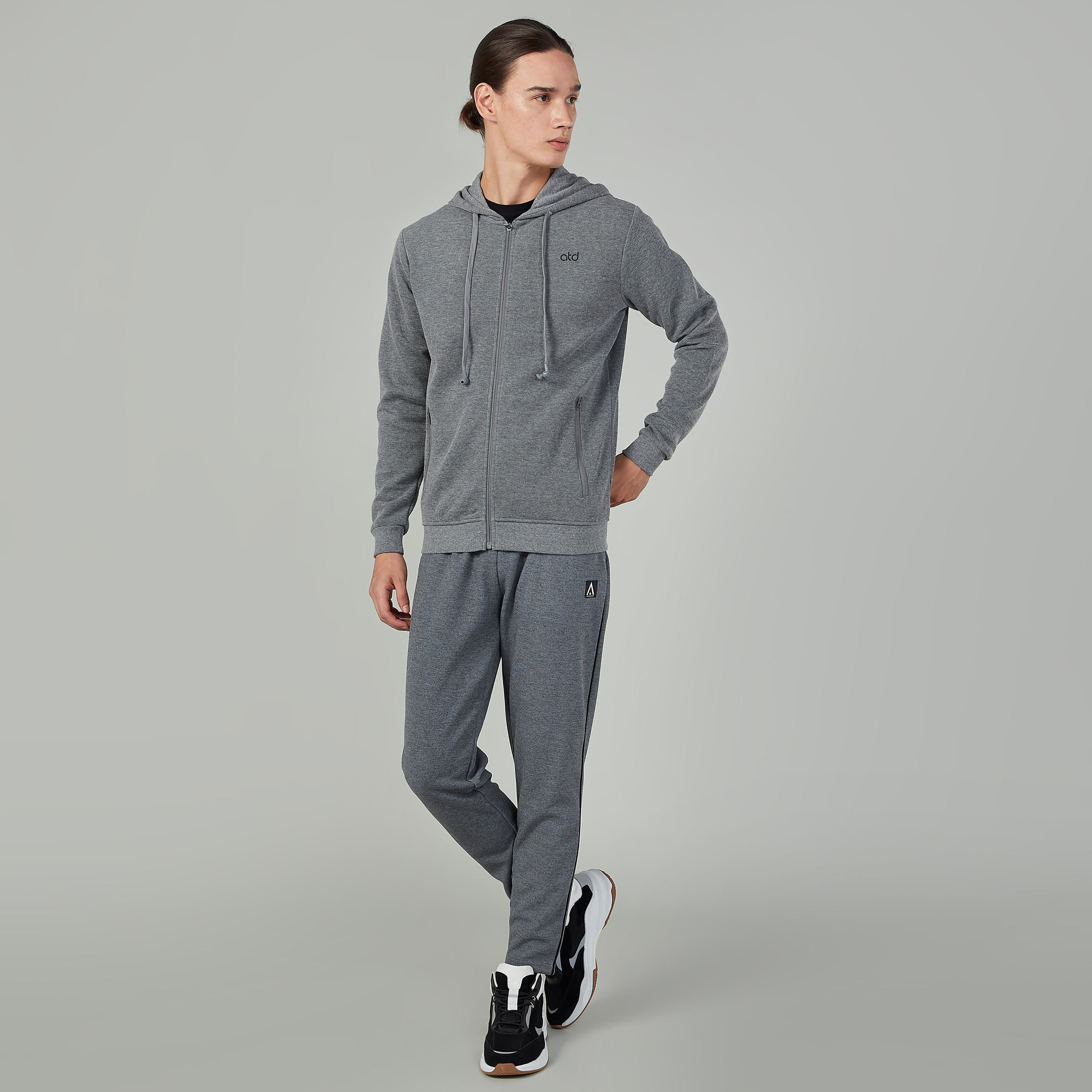 جاكيت بارز الملمس بقبّعة وأكمام طويلة-men-clothing-sweatersandpullovers-image-2