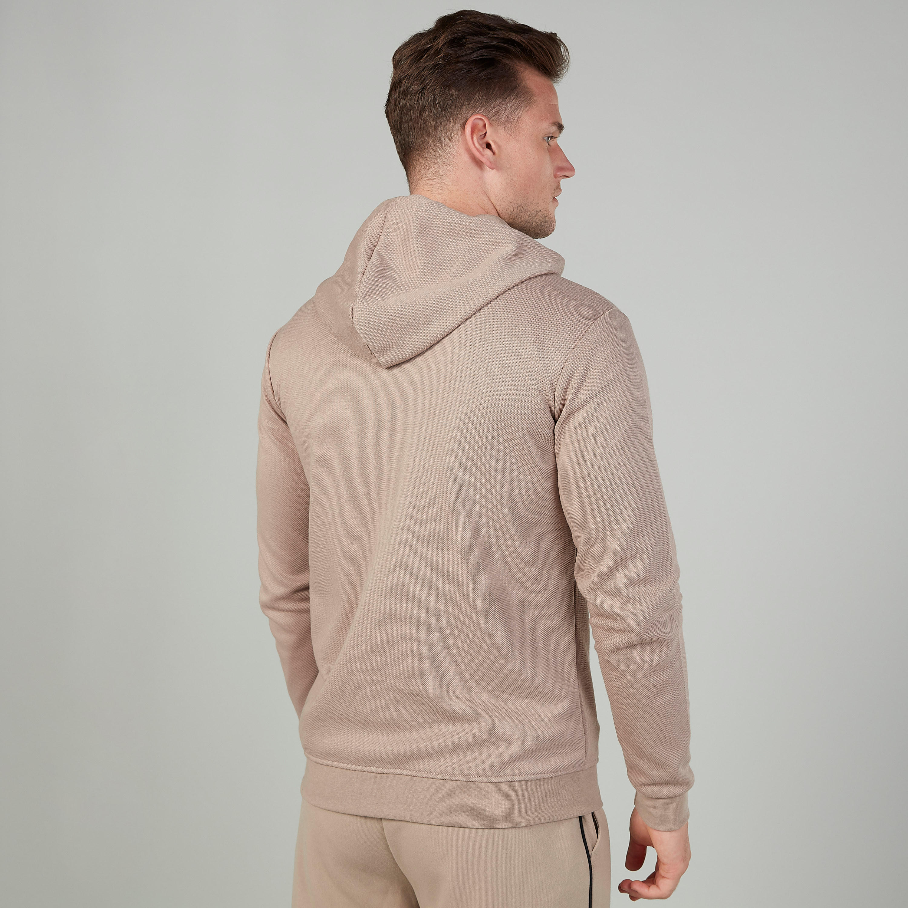 جاكيت سادة بقبعة وأكمام طويلة-men-winterwear-hoodiesandsweatshirts-image-1