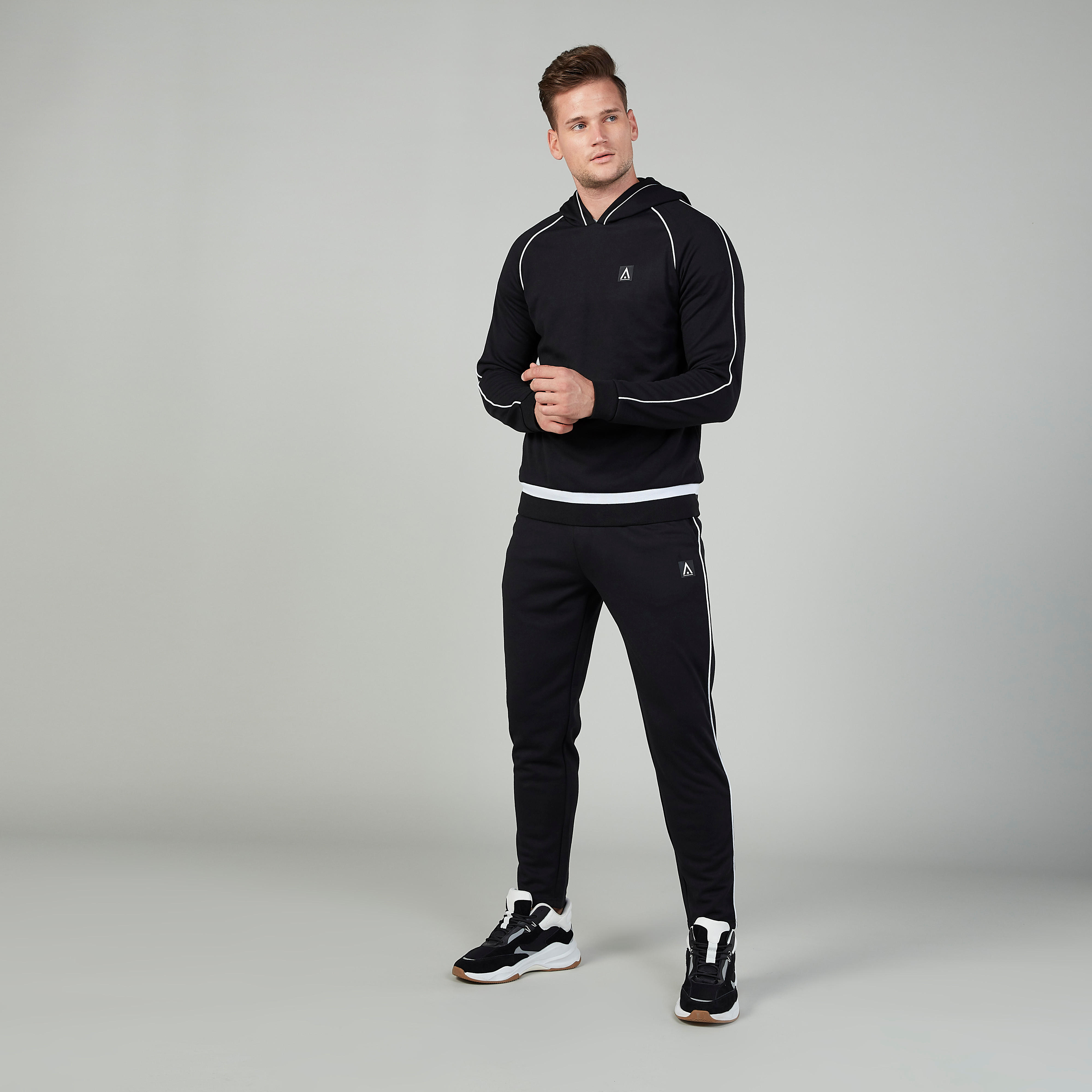 شورت مستدام سادة برباط وجيوب-men-clothing-sportswearandactivewear-bottoms-image-2