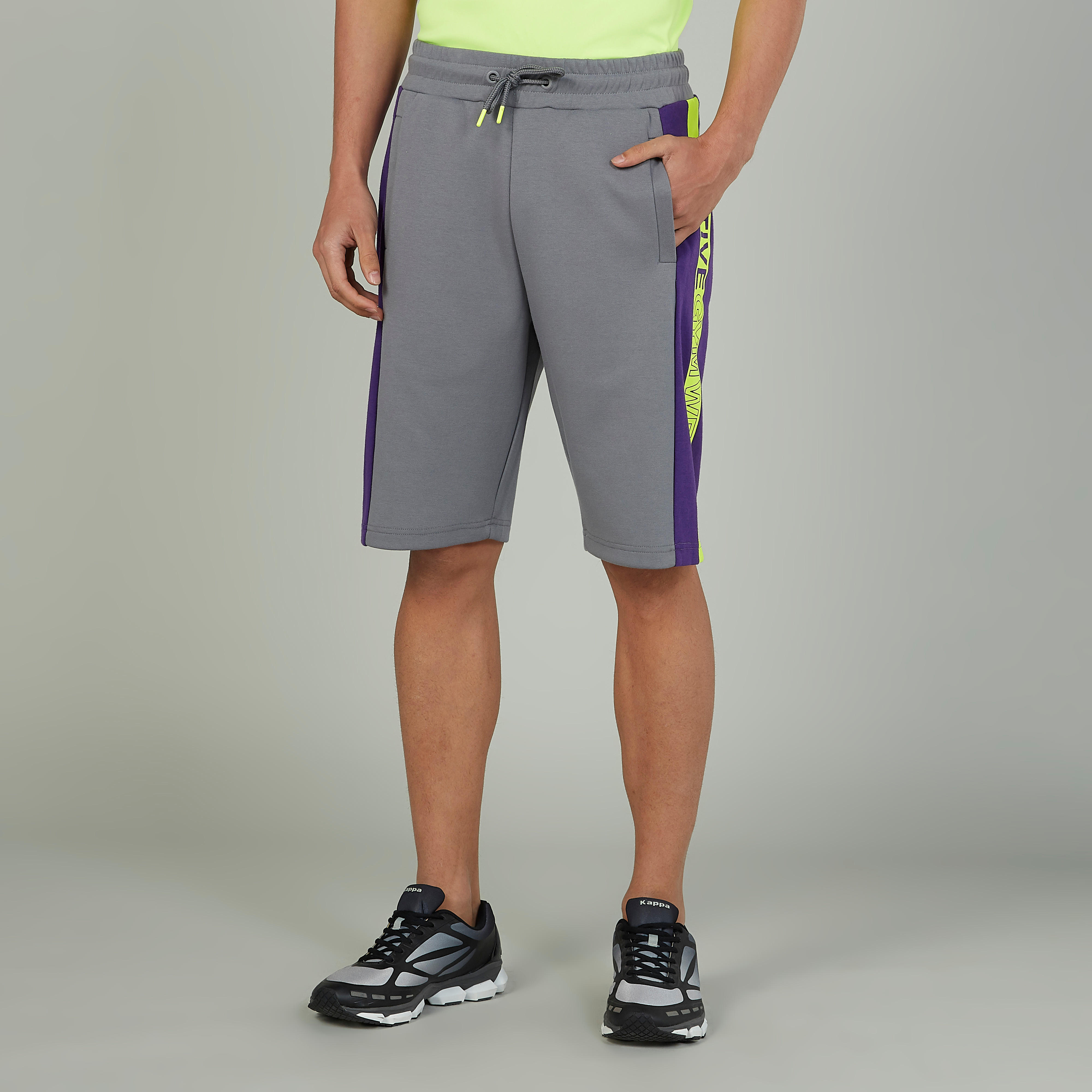 شورت بجيوب وحزام خصر مطاطي-men-clothing-sportswearandactivewear-bottoms-image-4