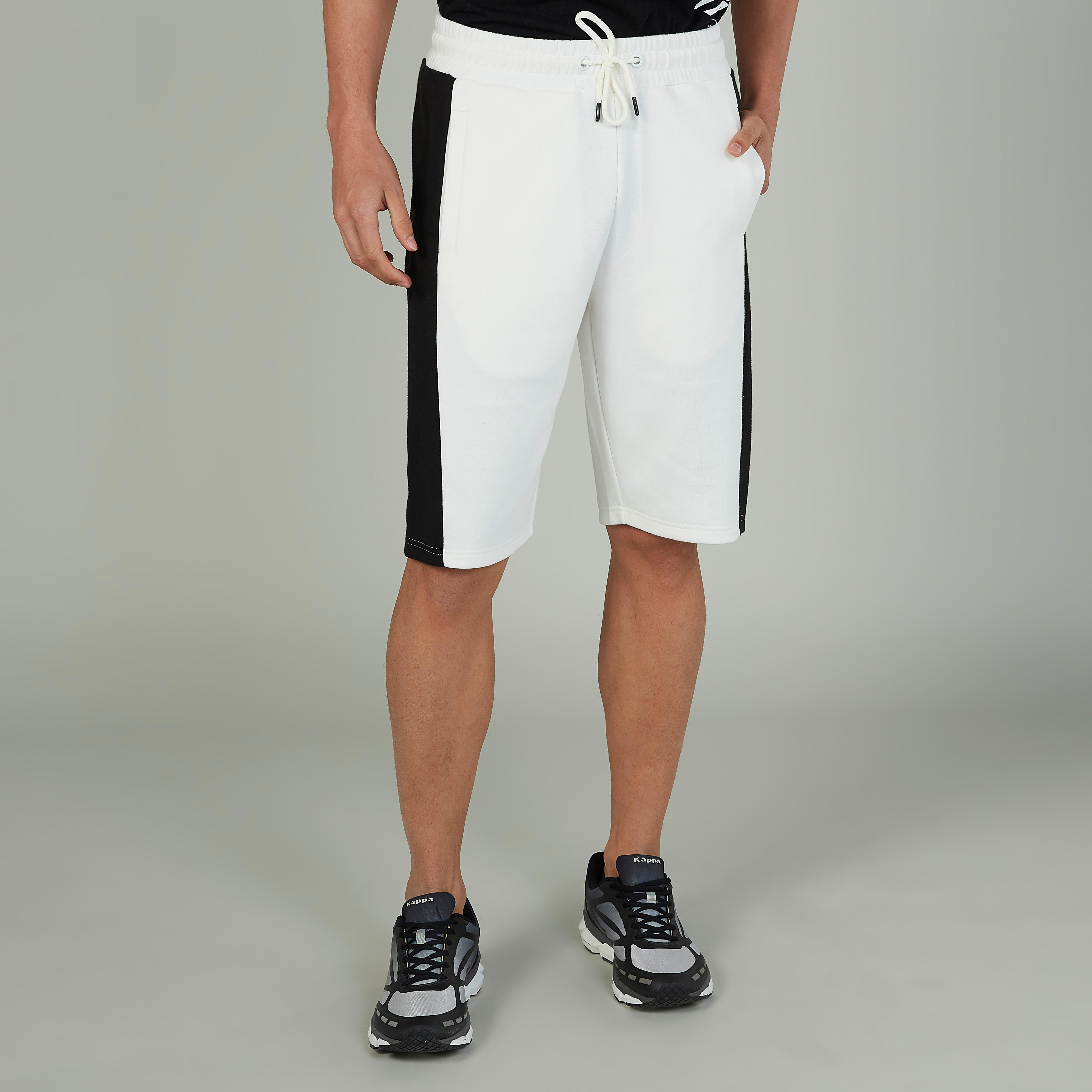 شورت بأطراف ضيقة برباط وجيوب-men-clothing-sportswearandactivewear-bottoms-image-1