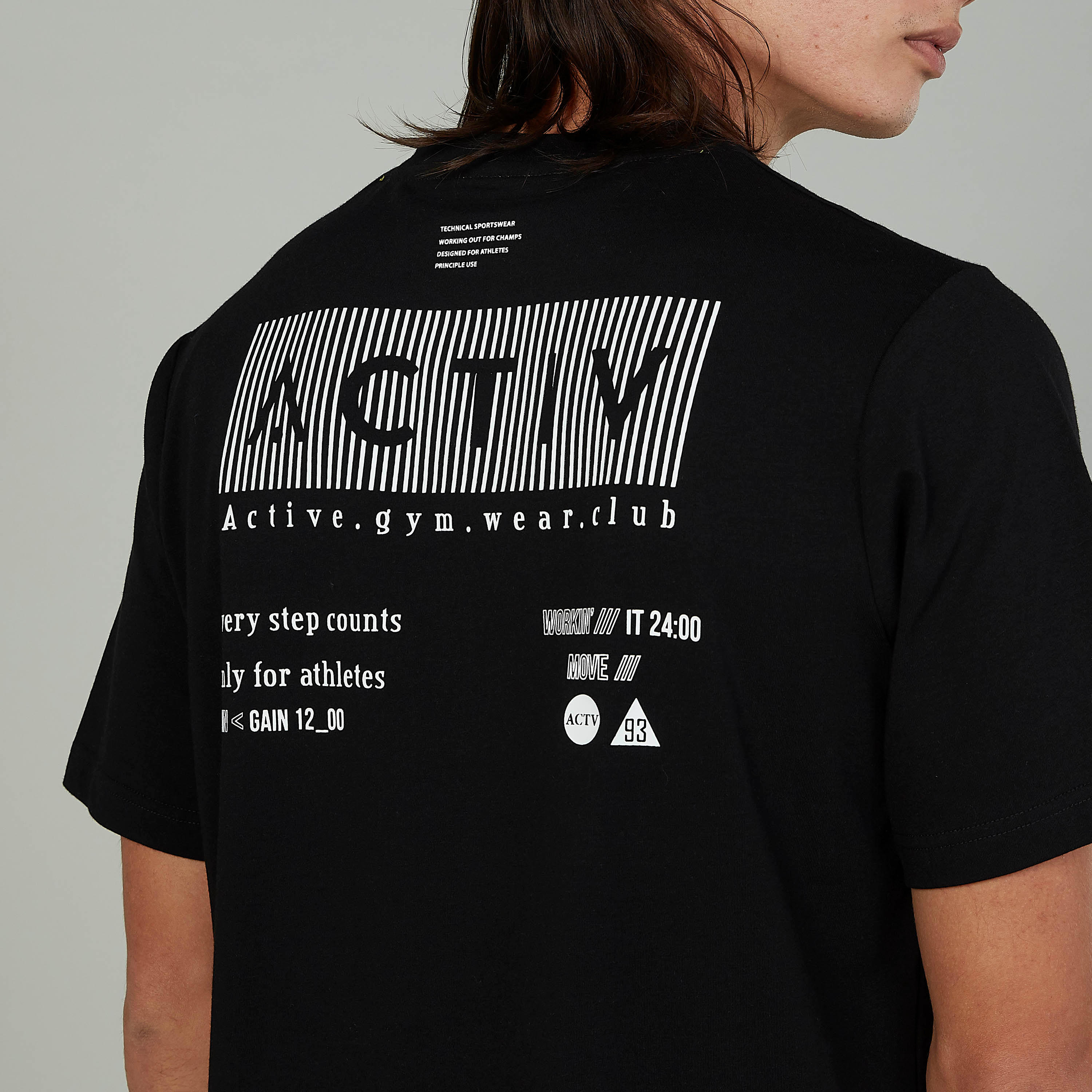 تيشيرت بياقة مستديرة وأكمام قصيرة وطبعات-men-clothing-sportswearandactivewear-tshirtsandpolos-image-3