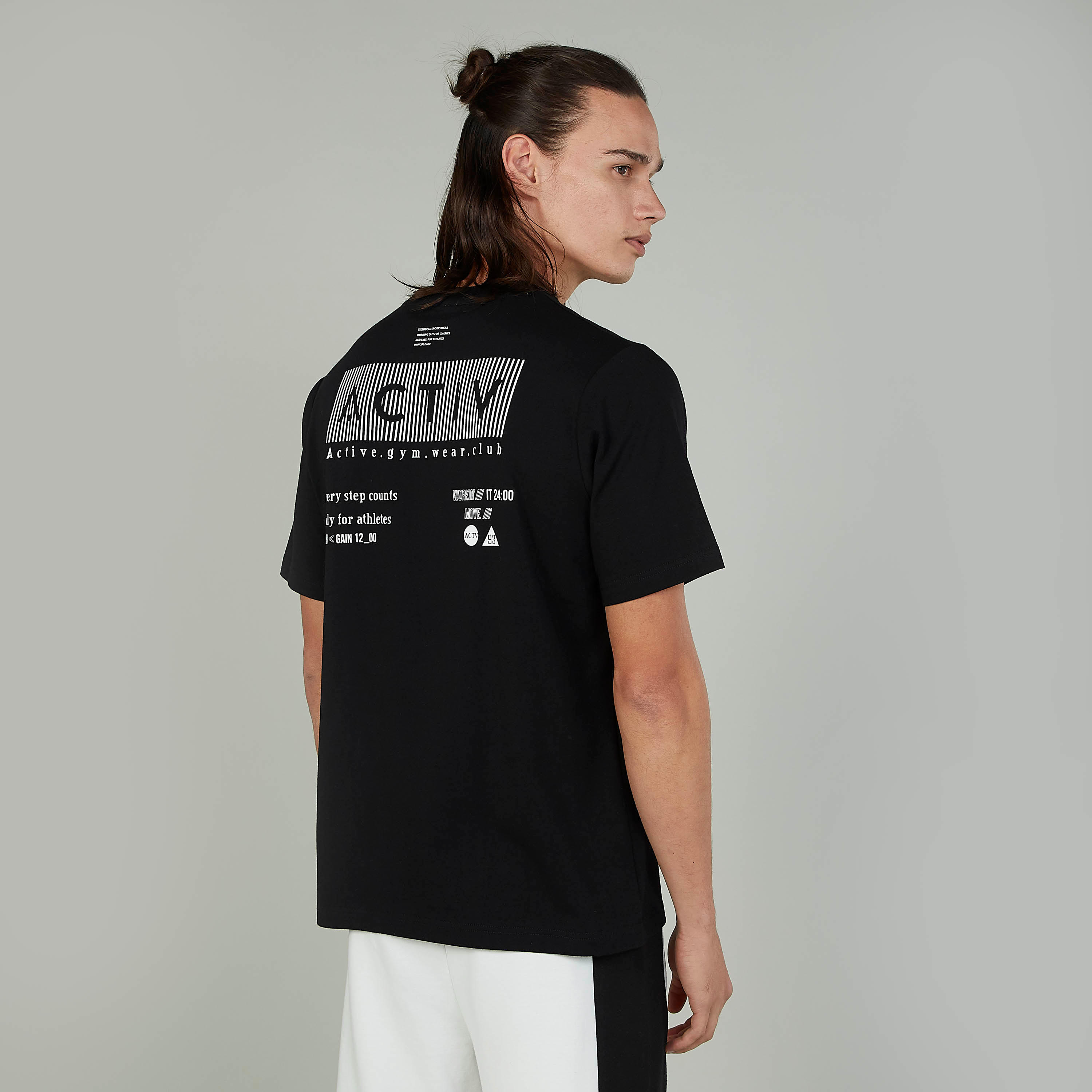 تيشيرت بياقة مستديرة وأكمام قصيرة وطبعات-men-clothing-sportswearandactivewear-tshirtsandpolos-image-4