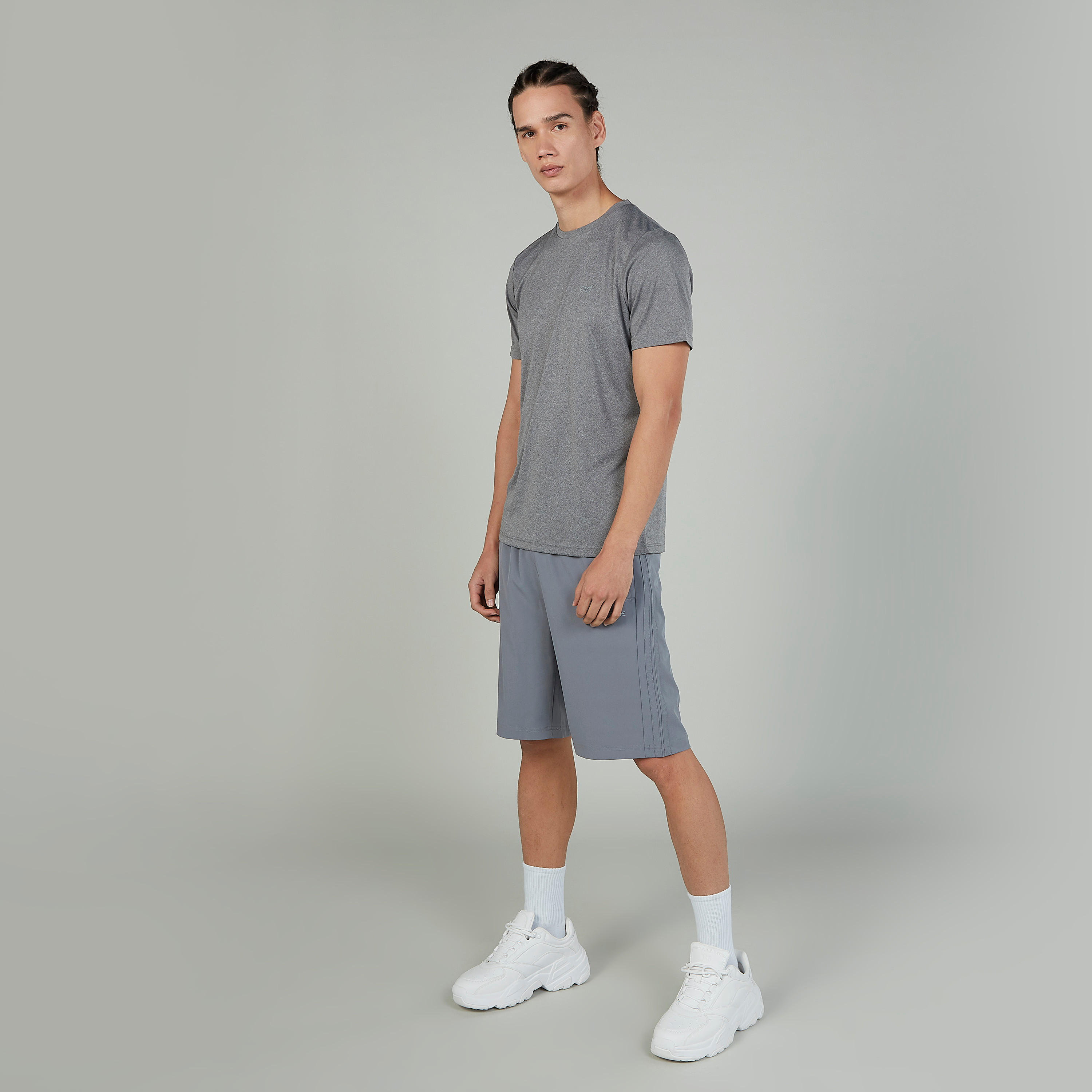 تيشيرت بياقة مستديرة وأكمام قصيرة وطبعات-men-clothing-sportswearandactivewear-tshirtsandpolos-image-2