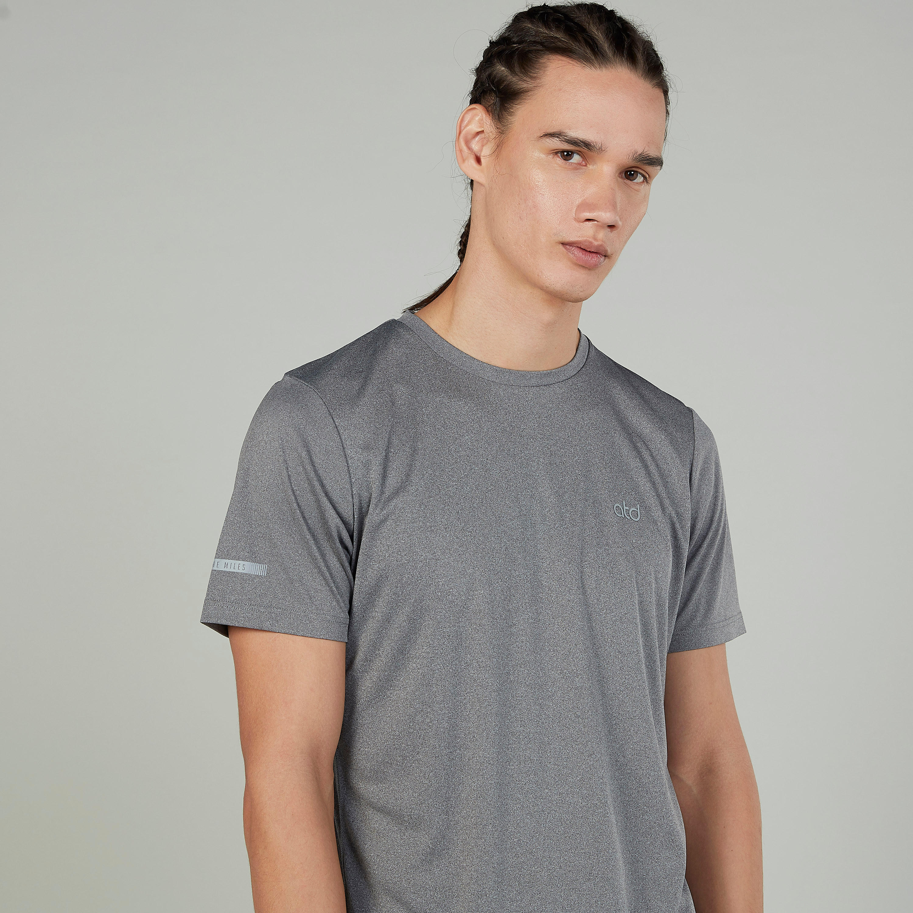تيشيرت بياقة مستديرة وأكمام قصيرة وطبعات-men-clothing-sportswearandactivewear-tshirtsandpolos-image-3