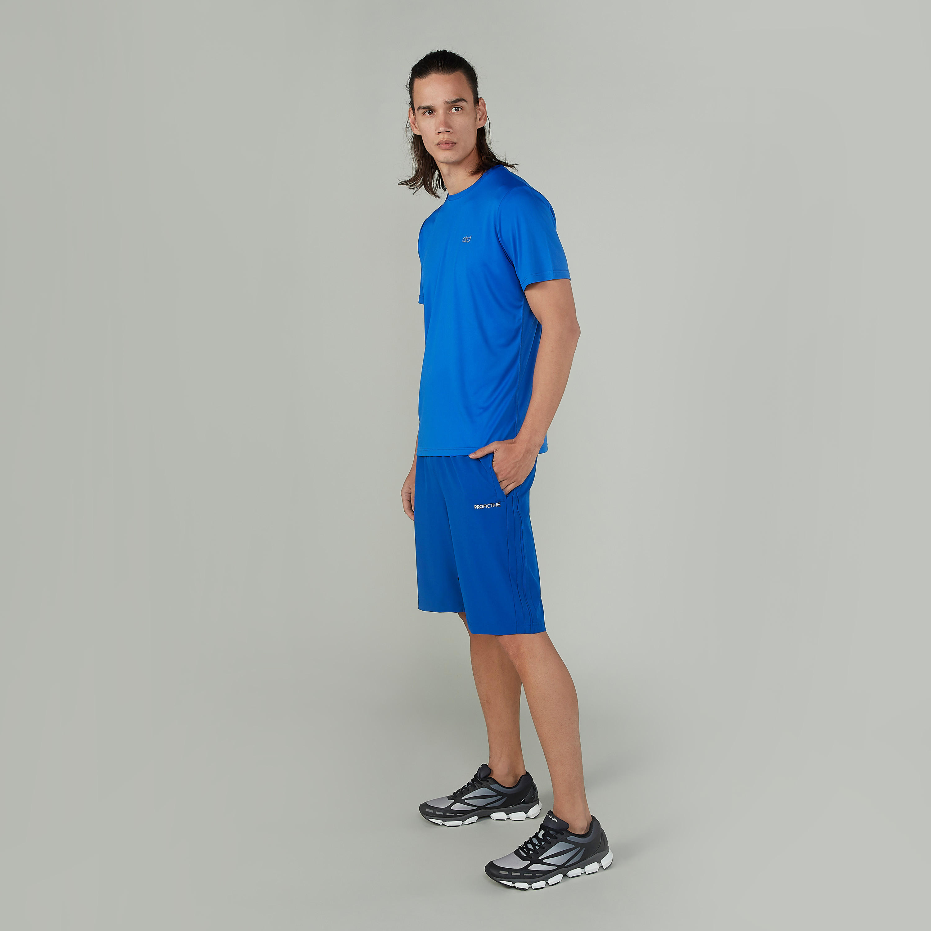 Plain T-shirt with Round Neck and Short Sleeves-men-clothing-sportswearandactivewear-tshirtsandpolos-image-2