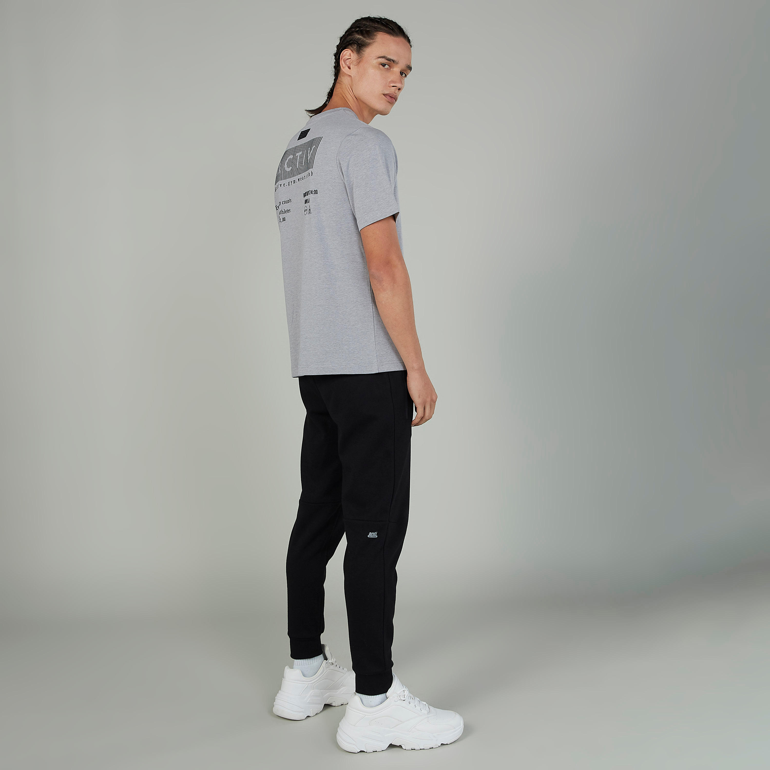 بنطلون رياضي سادة بخصر مطّاطي وجيوب-men-clothing-sportswearandactivewear-bottoms-image-2