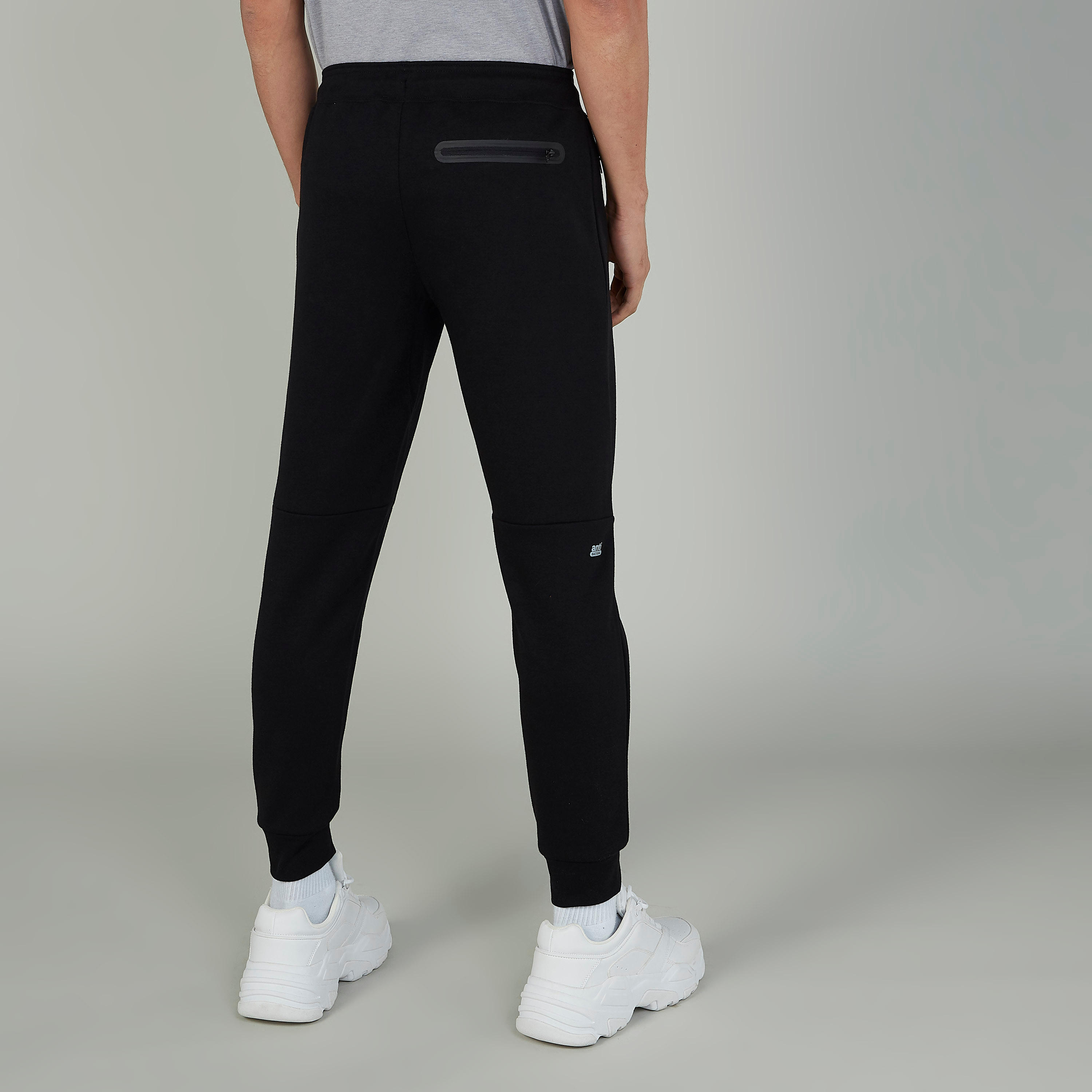 بنطلون رياضي سادة بخصر مطّاطي وجيوب-men-clothing-sportswearandactivewear-bottoms-image-3
