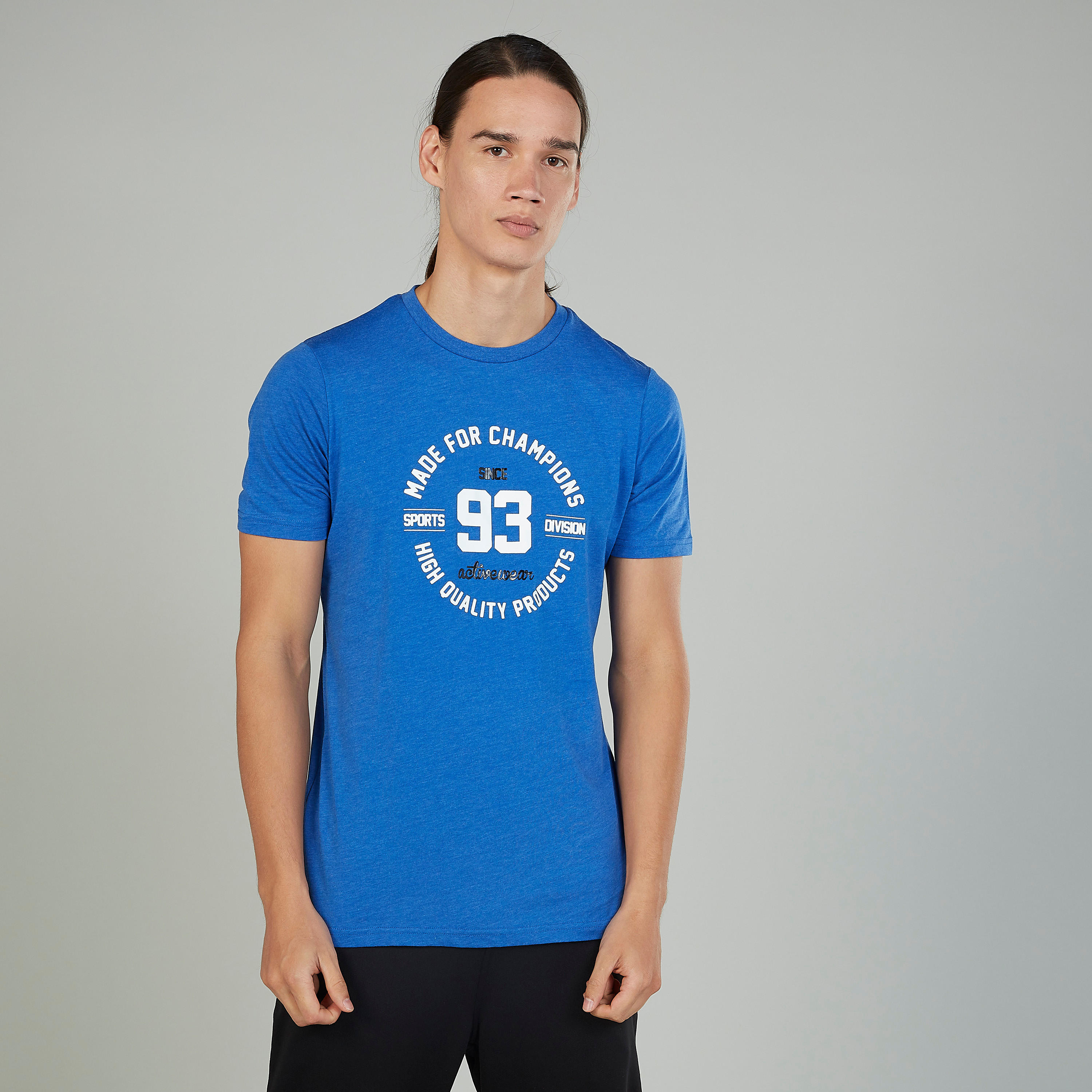 تيشيرت بياقة ضيّقة وأكمام قصيرة وطبعات-men-clothing-sportswearandactivewear-tshirtsandpolos-image-4