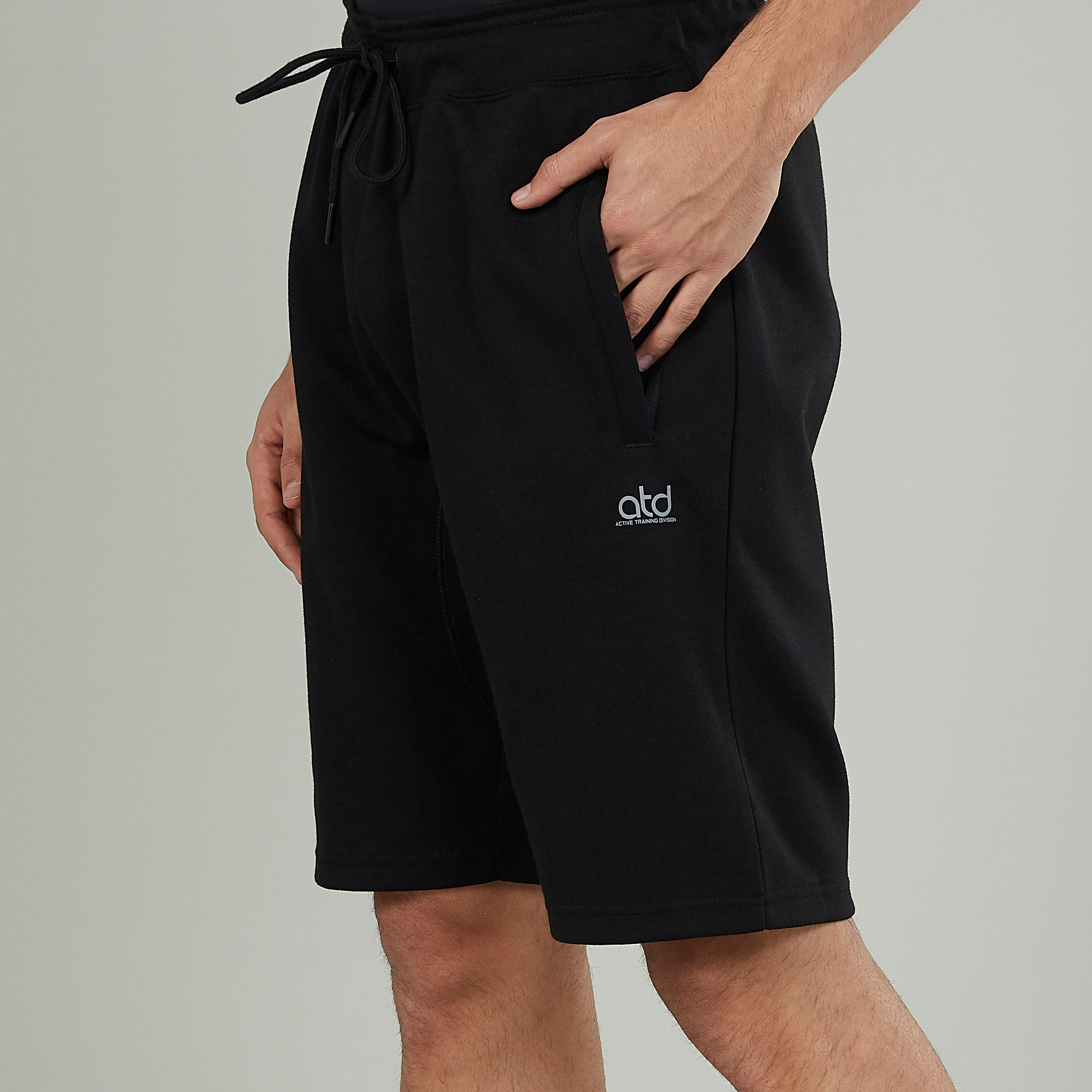 شورت سادة بخصر مطاطي وجيوب-men-clothing-sportswearandactivewear-bottoms-image-3