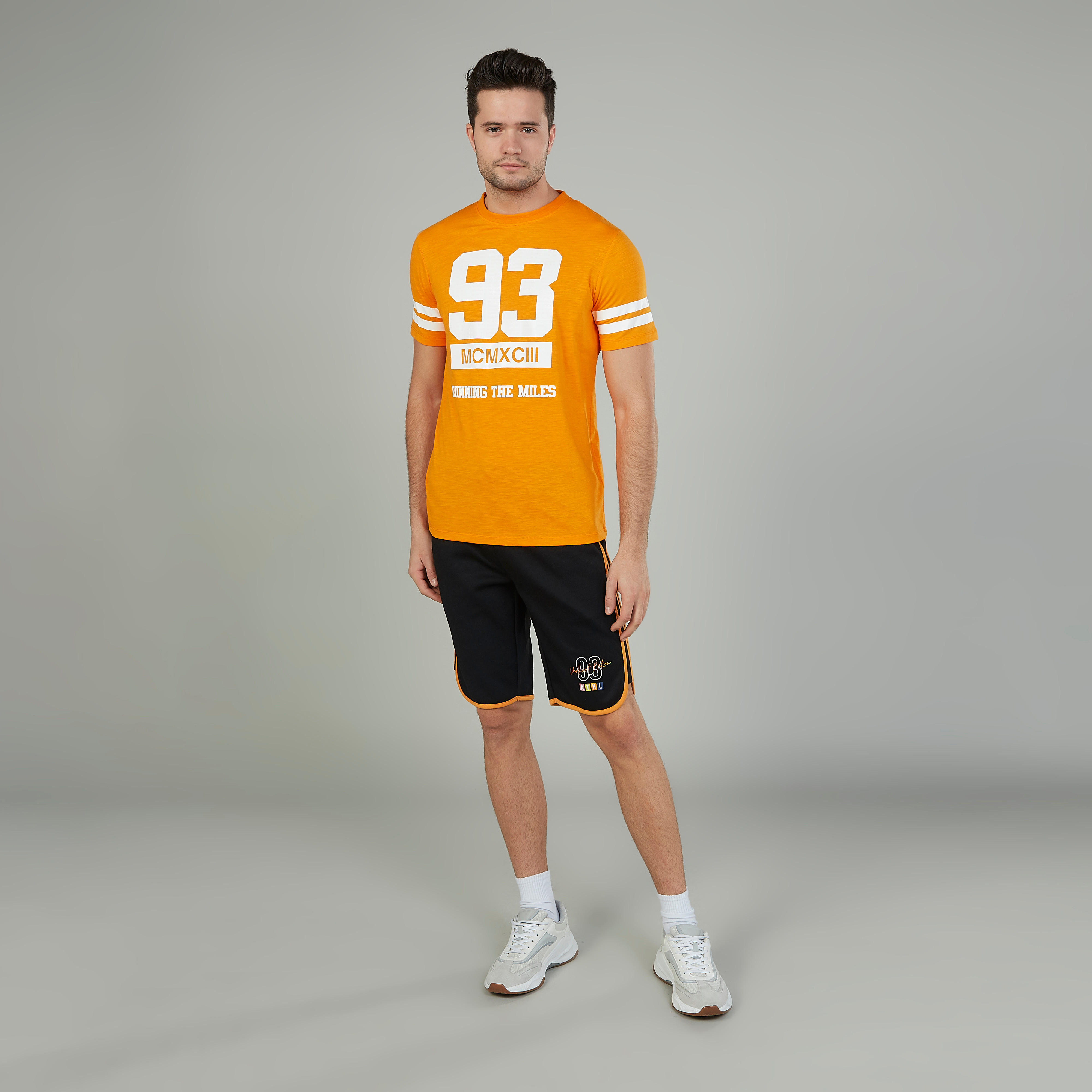 تيشيرت بياقة مستديرة وأكمام قصيرة وطبعات-men-clothing-sportswearandactivewear-tshirtsandpolos-image-3