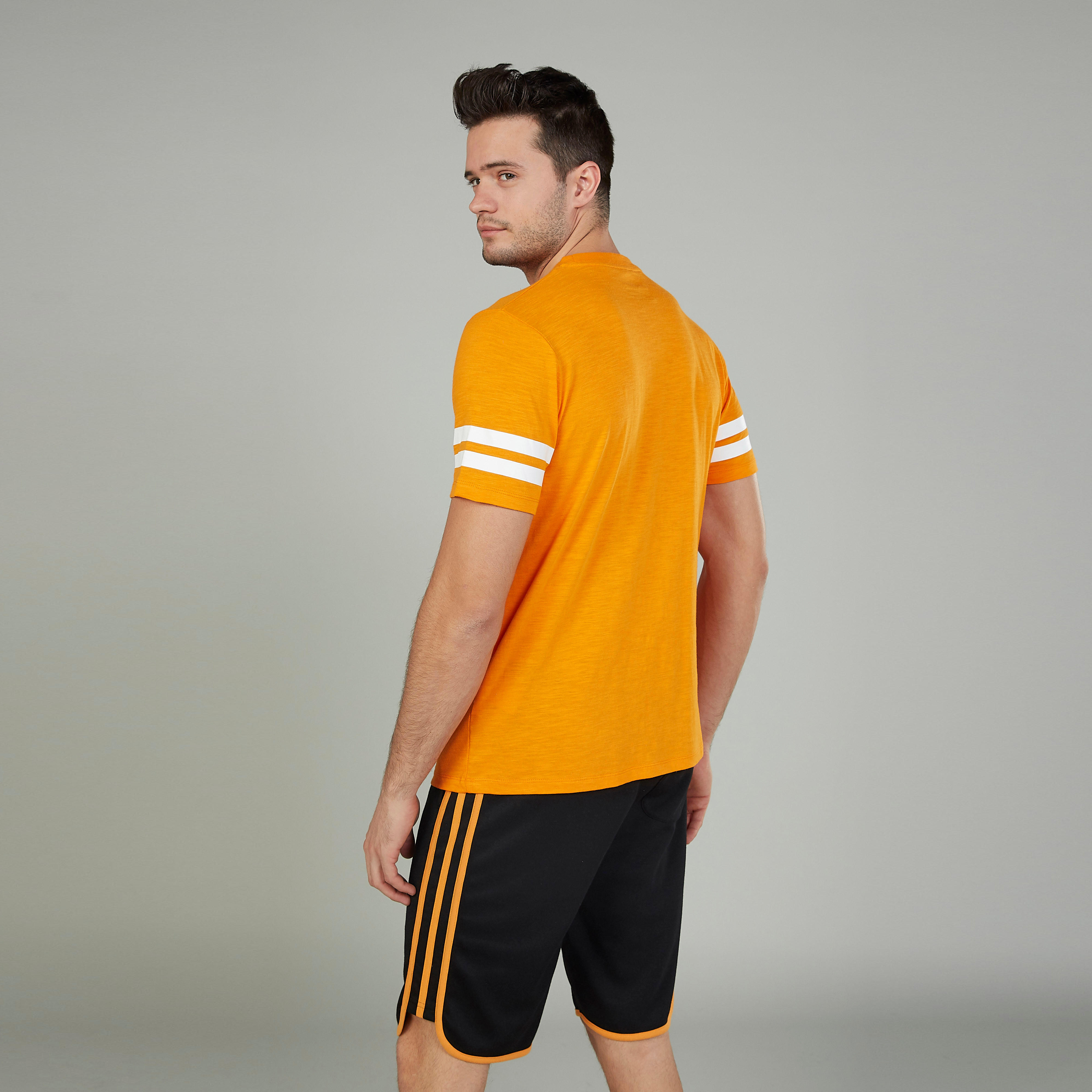 تيشيرت بياقة مستديرة وأكمام قصيرة وطبعات-men-clothing-sportswearandactivewear-tshirtsandpolos-image-1