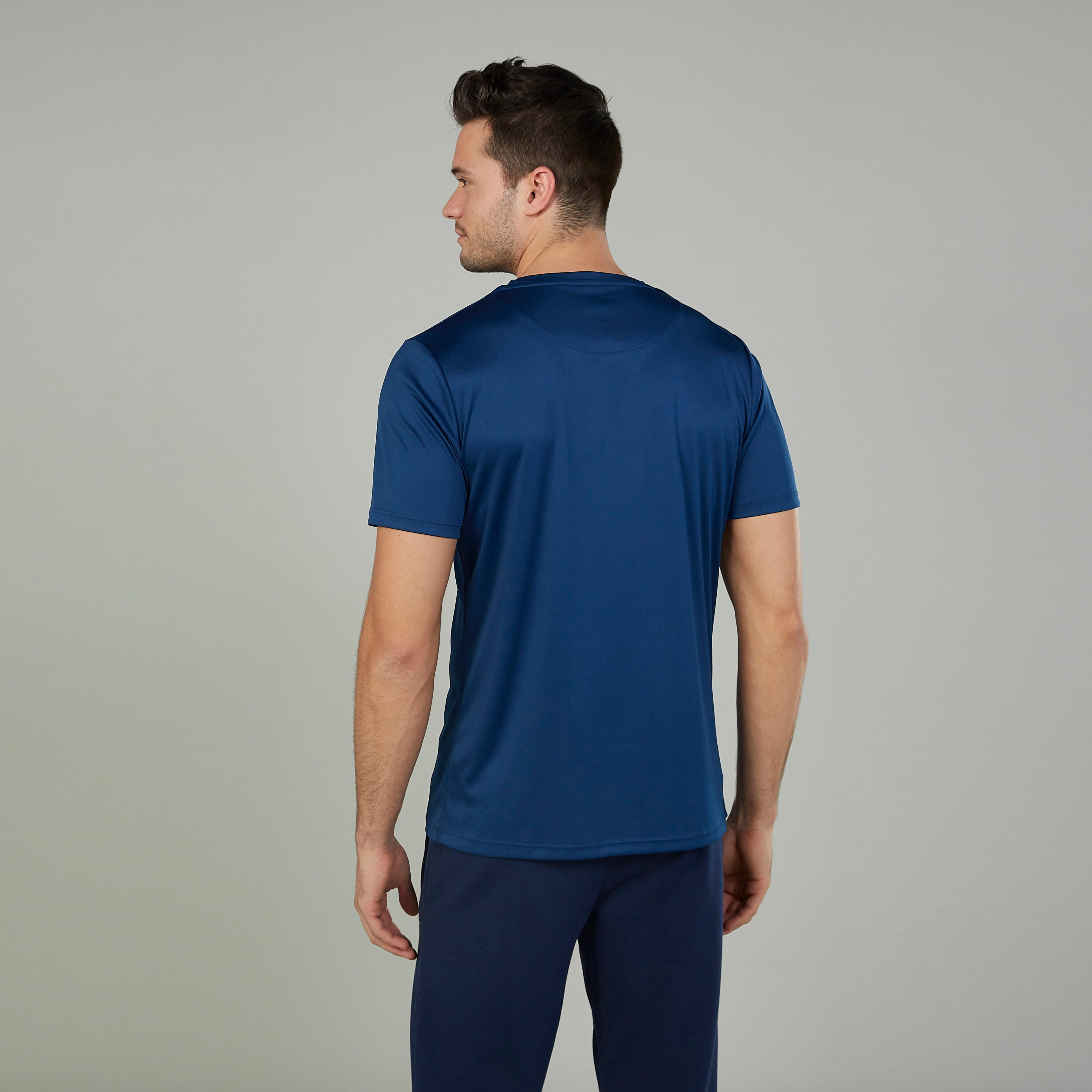تيشيرت سادة بياقة ضيّقة وأكمام قصيرة-men-clothing-sportswearandactivewear-tshirtsandpolos-image-1