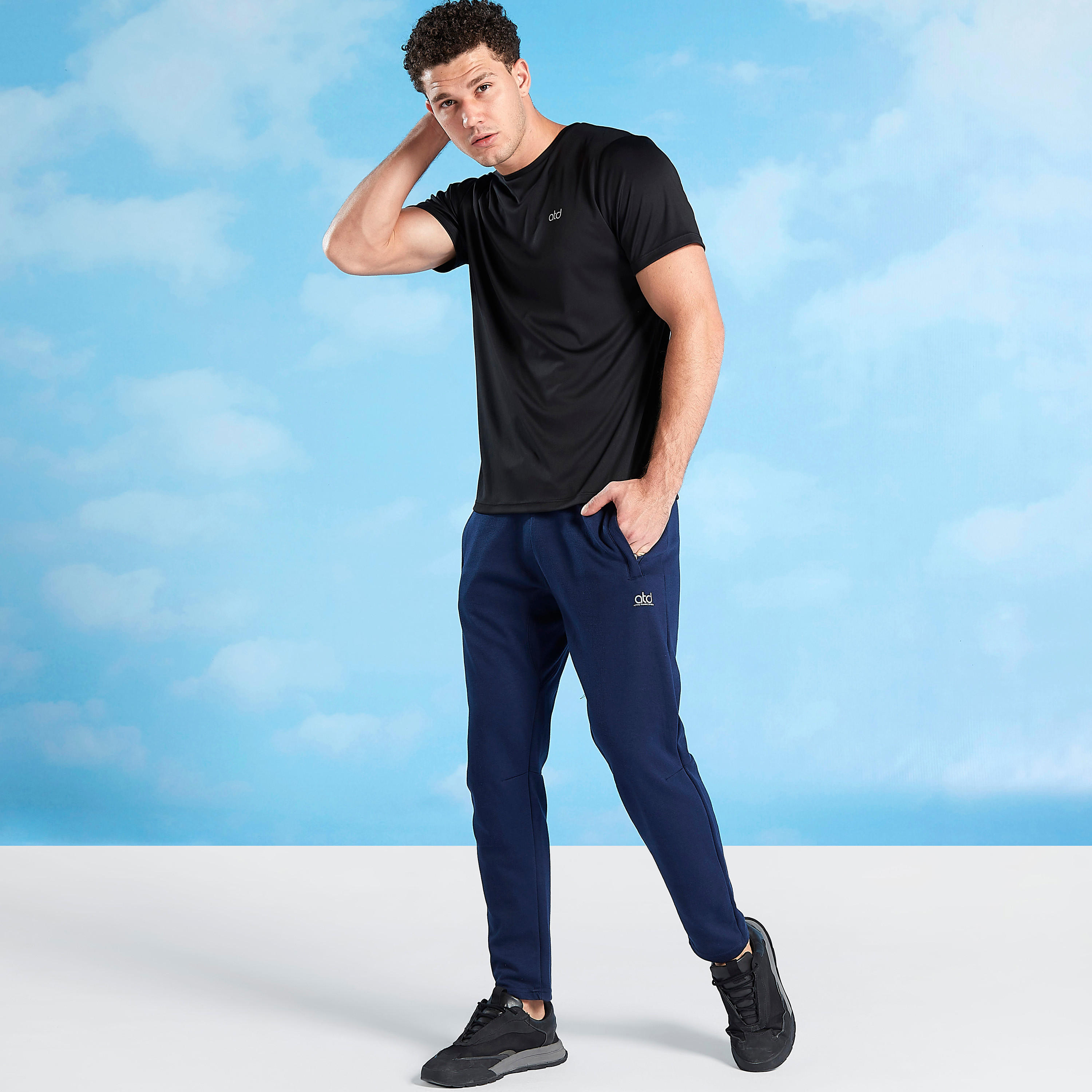 بنطلون سادة برباط وجيوب-men-clothing-sportswearandactivewear-bottoms-image-3