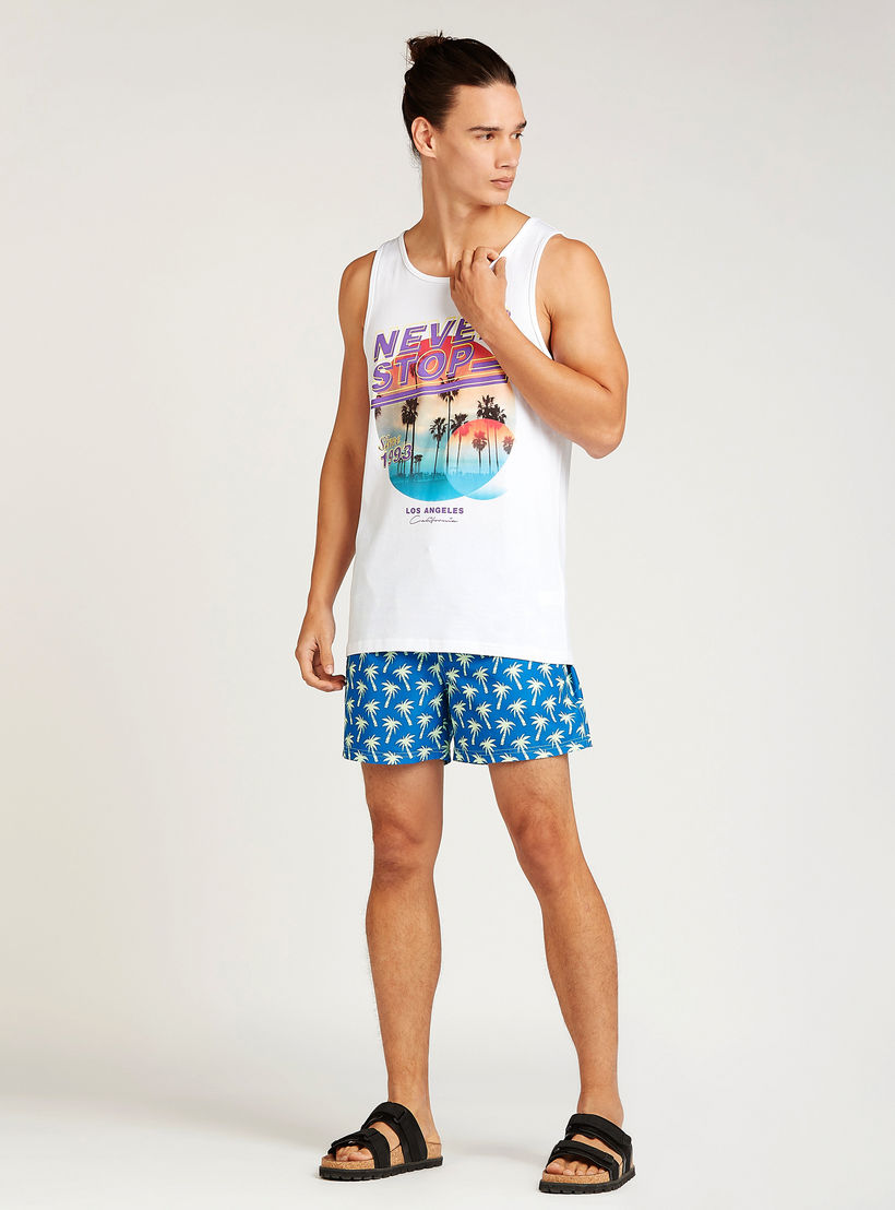 شورت سباحة بخصر مطاطي وجيوب وطبعات-men-clothing-bottoms-shorts-image-4