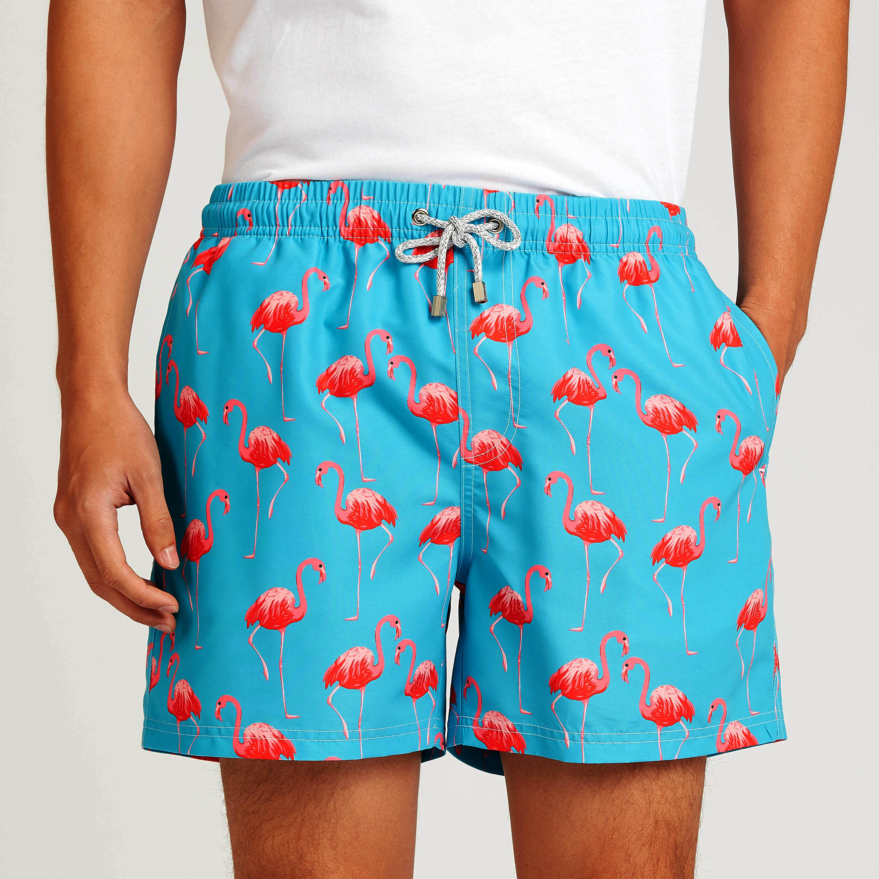 شورت بطبعات فلامينجو وتفاصيل جيوب ورباط-men-clothing-bottoms-shorts-image-3