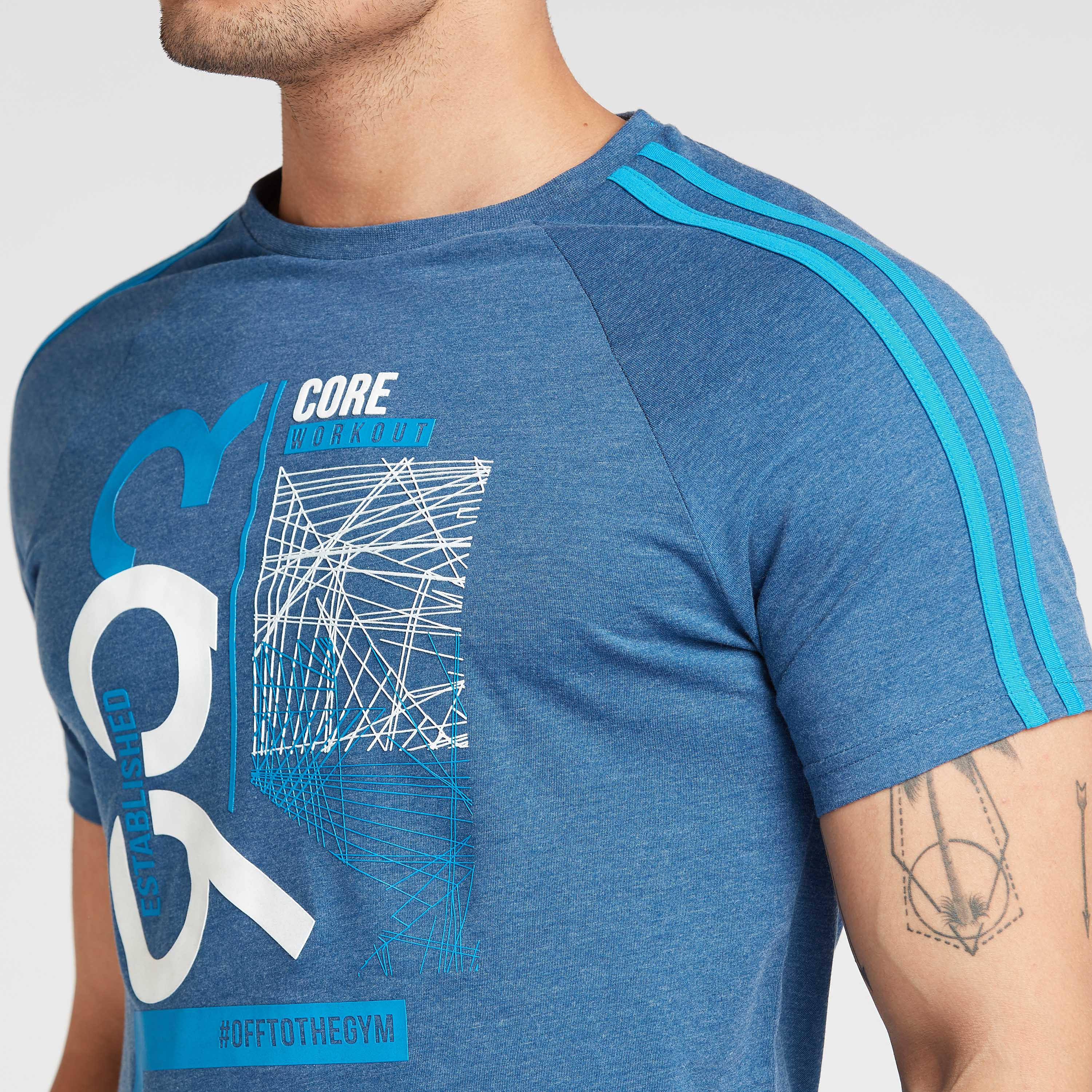 تيشيرت بياقة ضيّقة وأكمام قصيرة وطبعات-men-clothing-sportswearandactivewear-tshirtsandpolos-image-3