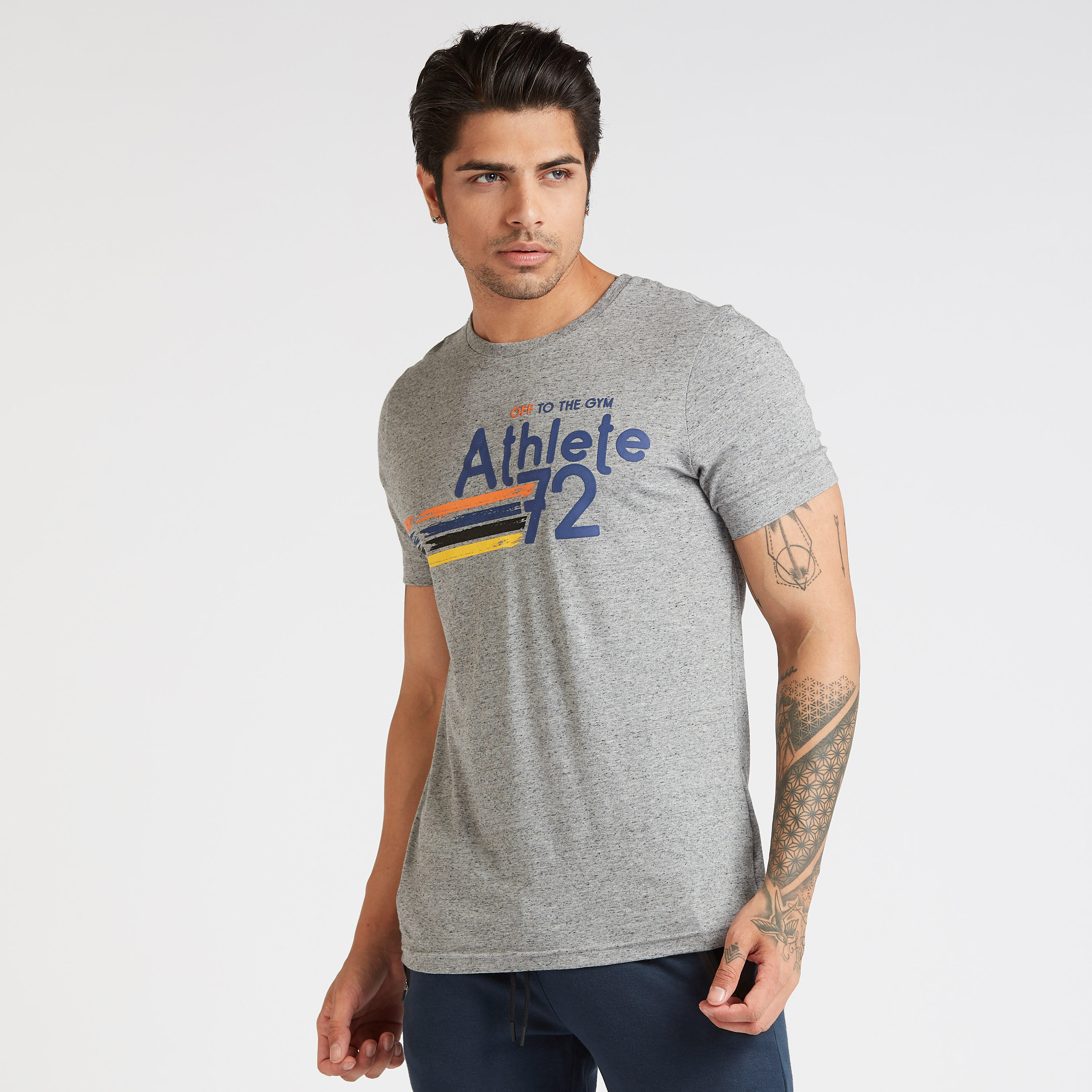 تيشيرت بياقة ضيّقة وأكمام قصيرة وطبعات-men-clothing-sportswearandactivewear-tshirtsandpolos-image-1