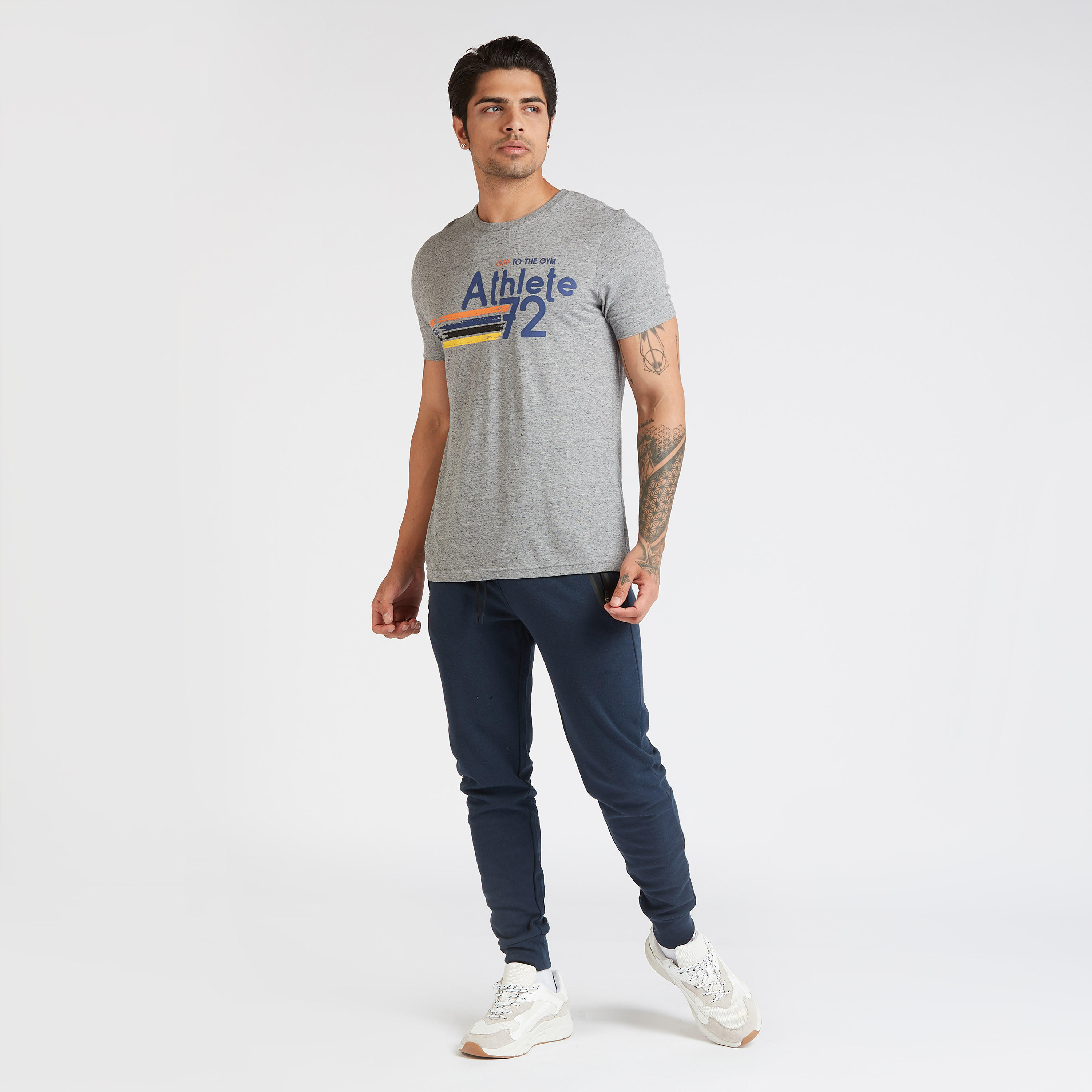 تيشيرت بياقة ضيّقة وأكمام قصيرة وطبعات-men-clothing-sportswearandactivewear-tshirtsandpolos-image-2