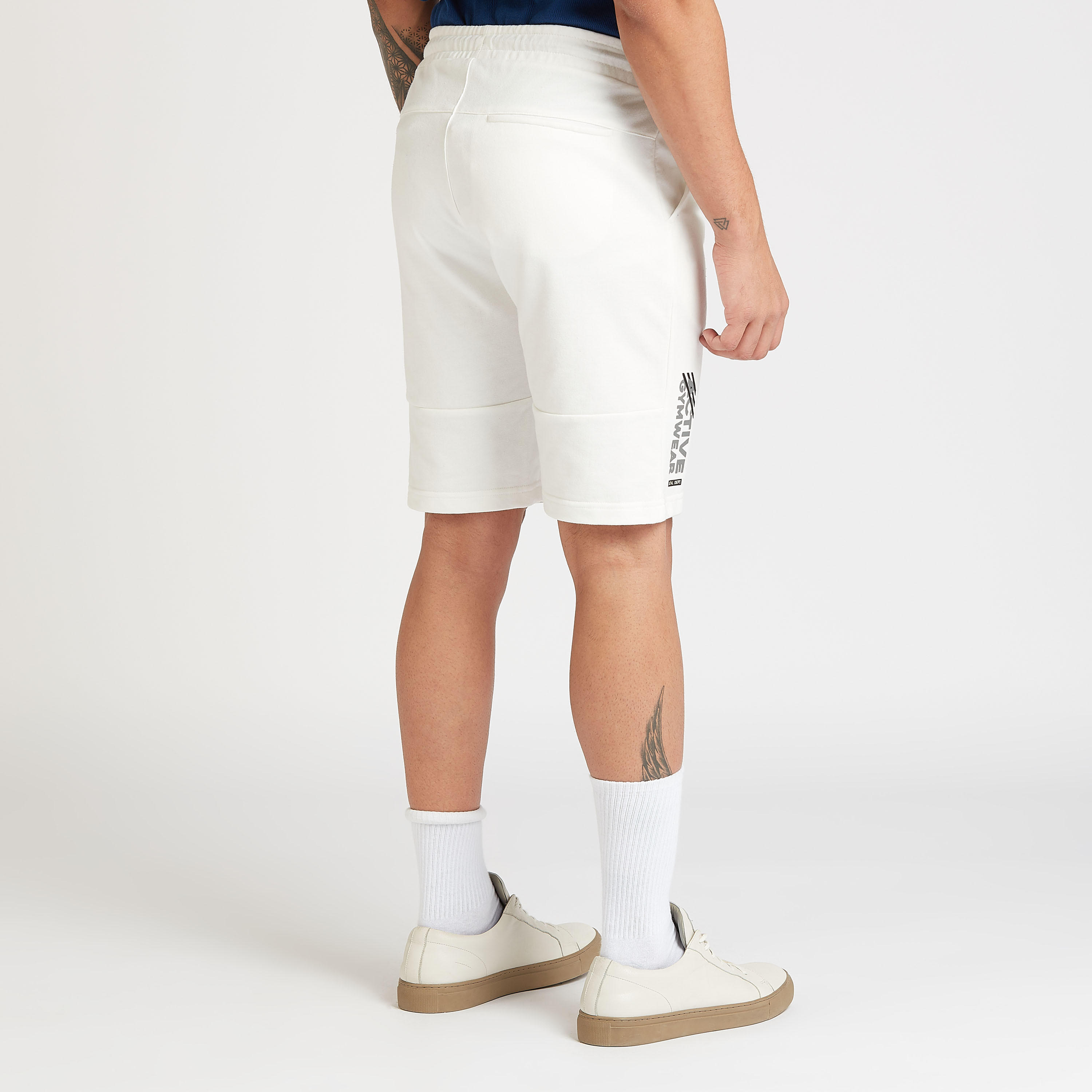 شورت سادة بجيوب وتفاصيل رباط-men-clothing-sportswearandactivewear-bottoms-image-2