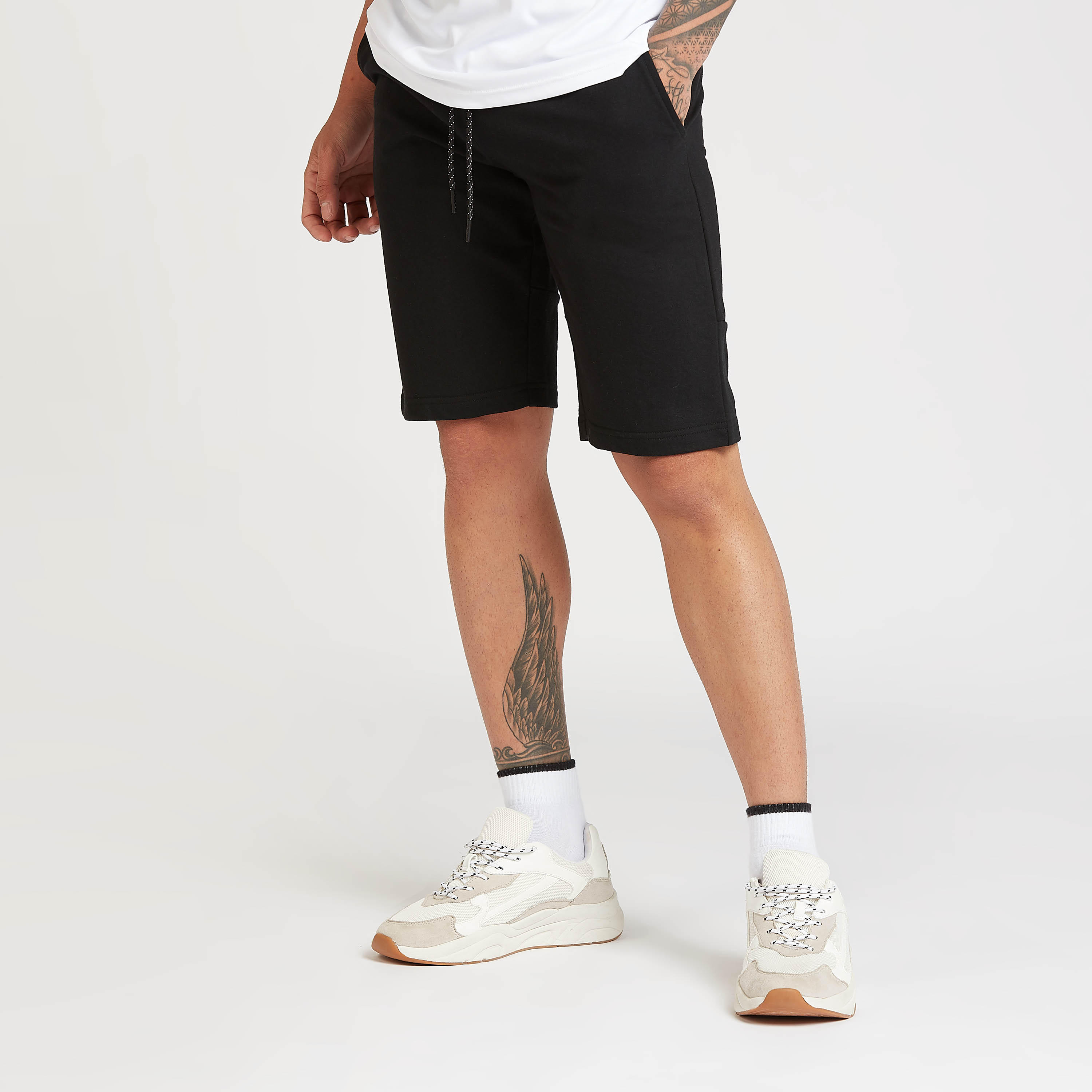 شورت بطبعات وتفاصيل جيوب ورباط-men-clothing-sportswearandactivewear-bottoms-image-5