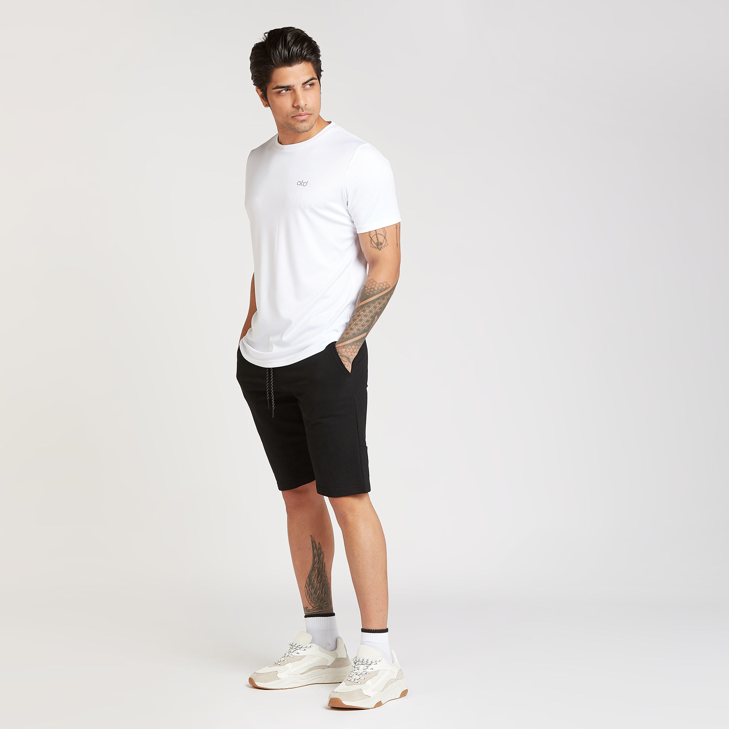 شورت بطبعات وتفاصيل جيوب ورباط-men-clothing-sportswearandactivewear-bottoms-image-4