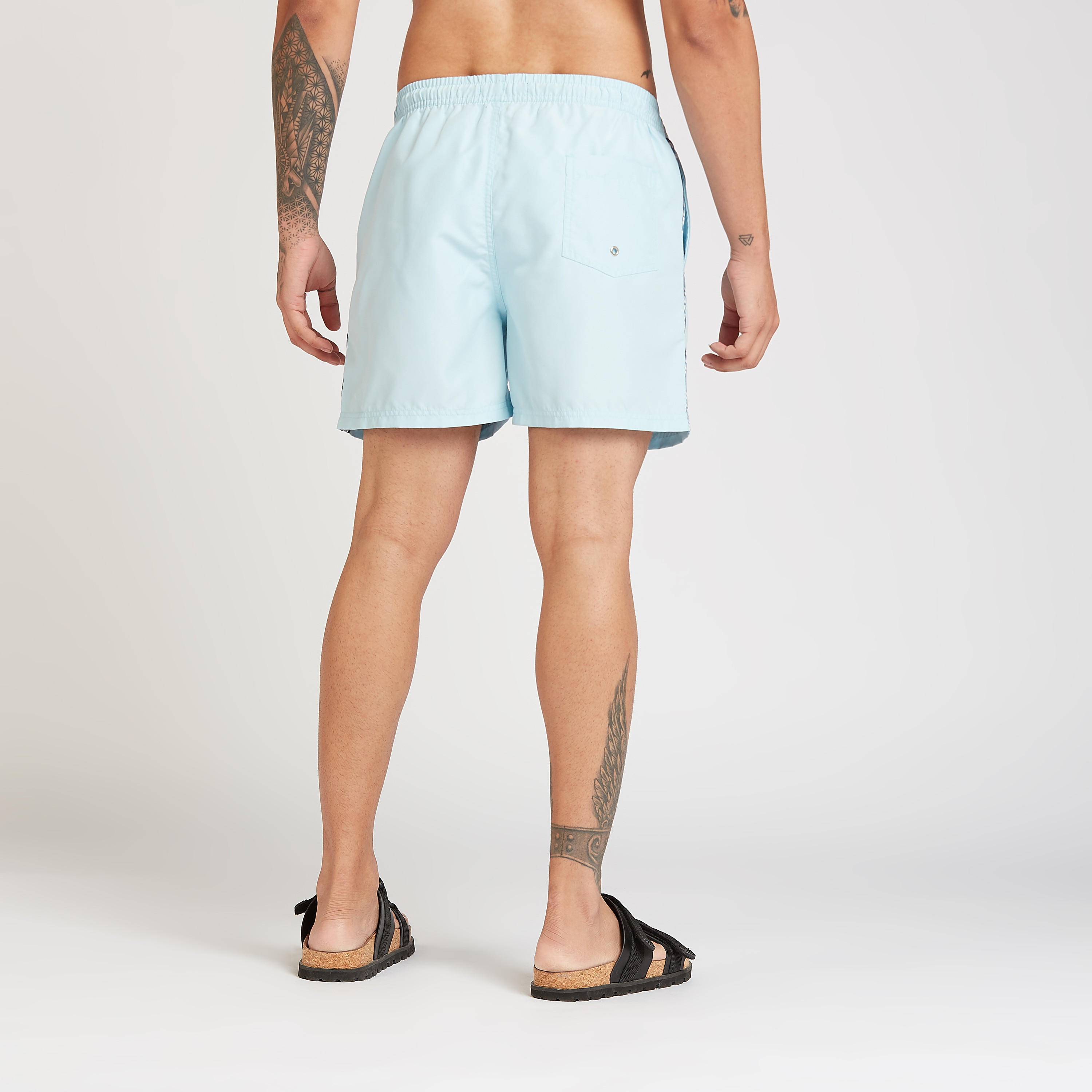 شورت سادة بتفاصيل شريطة جانبية ورباط إغلاق-men-clothing-bottoms-shorts-image-4