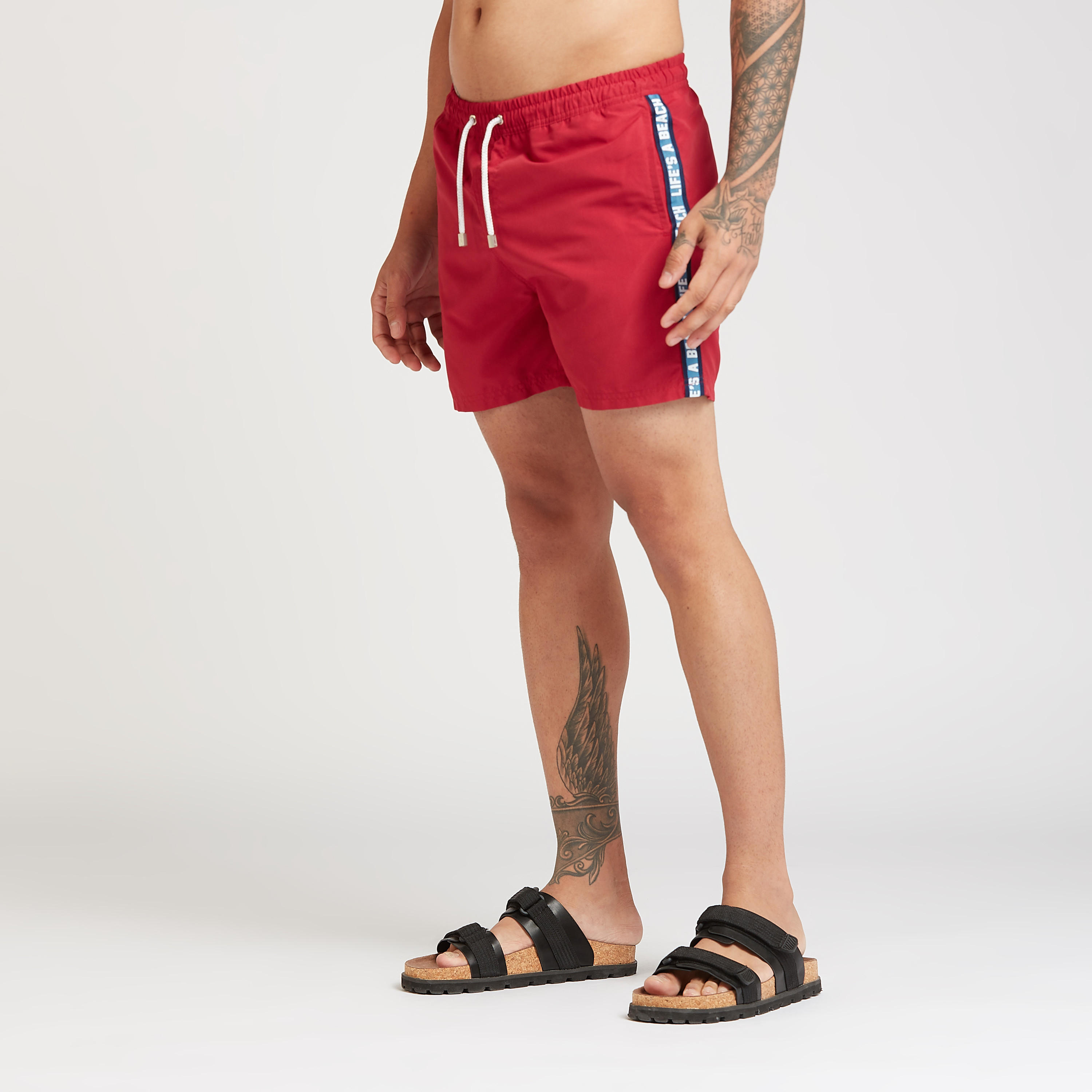 شورت سادة بتفاصيل شريطة جانبية ورباط إغلاق-men-clothing-bottoms-shorts-image-1