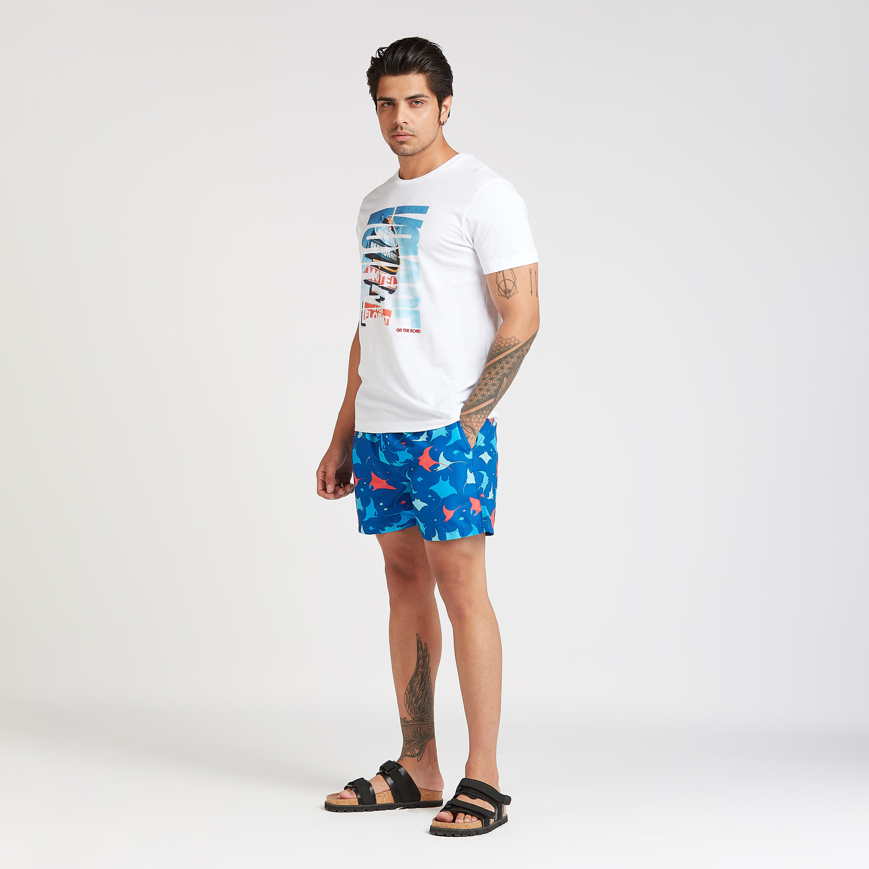 شورت بطبعات وتفاصيل جيوب ورباط-men-clothing-bottoms-shorts-image-3