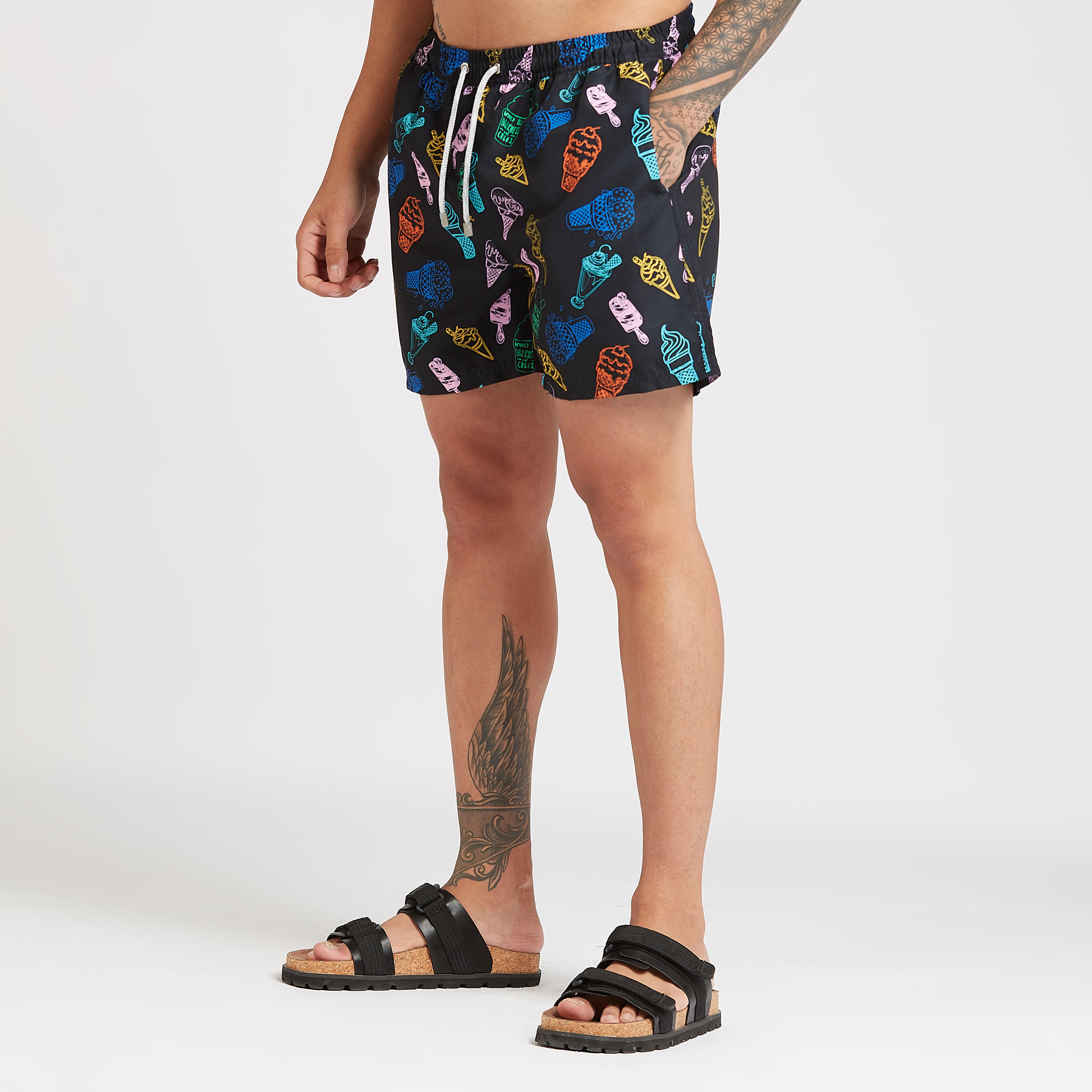 شورت بطبعات وتفاصيل جيوب ورباط-men-clothing-bottoms-shorts-image-1