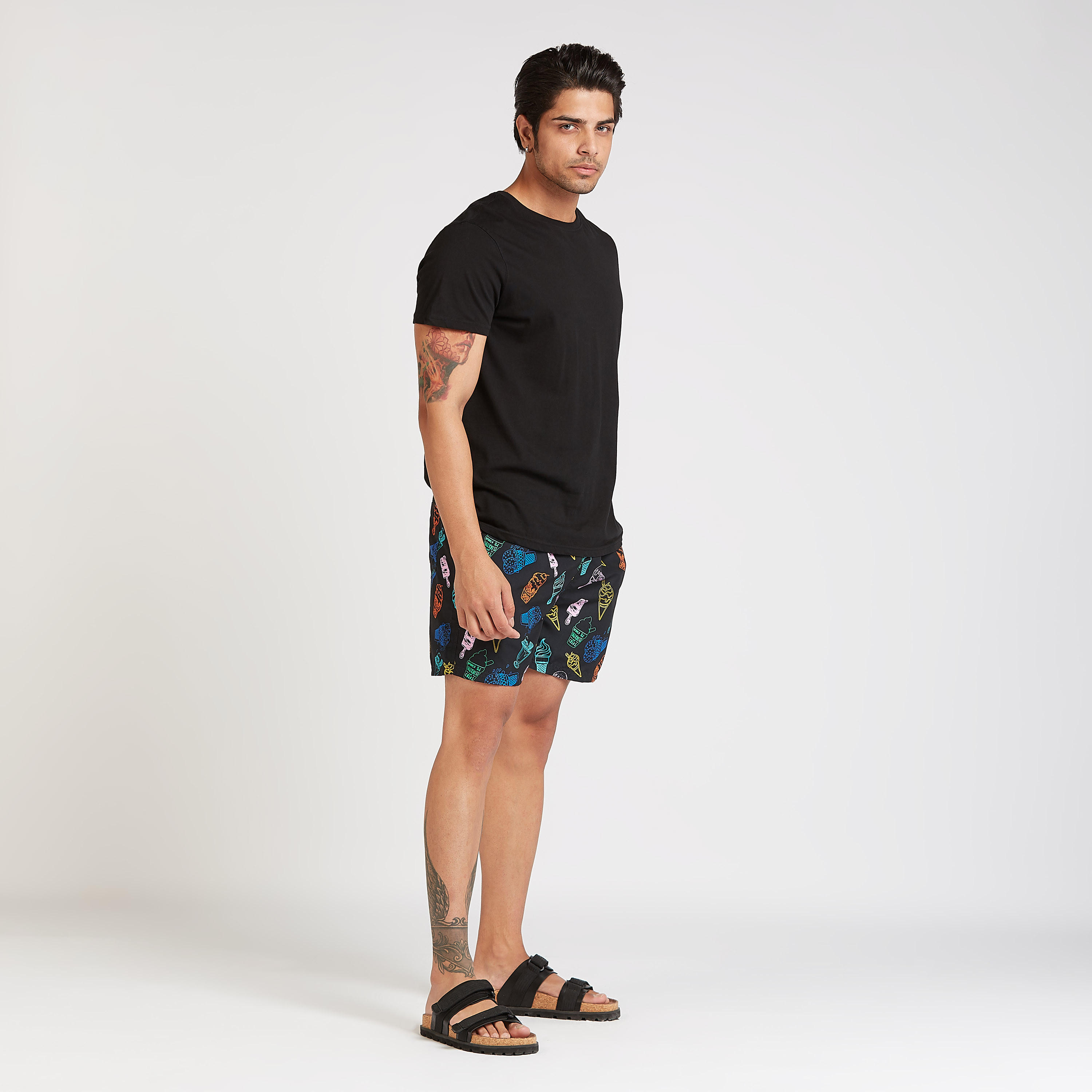 شورت بطبعات وتفاصيل جيوب ورباط-men-clothing-bottoms-shorts-image-2