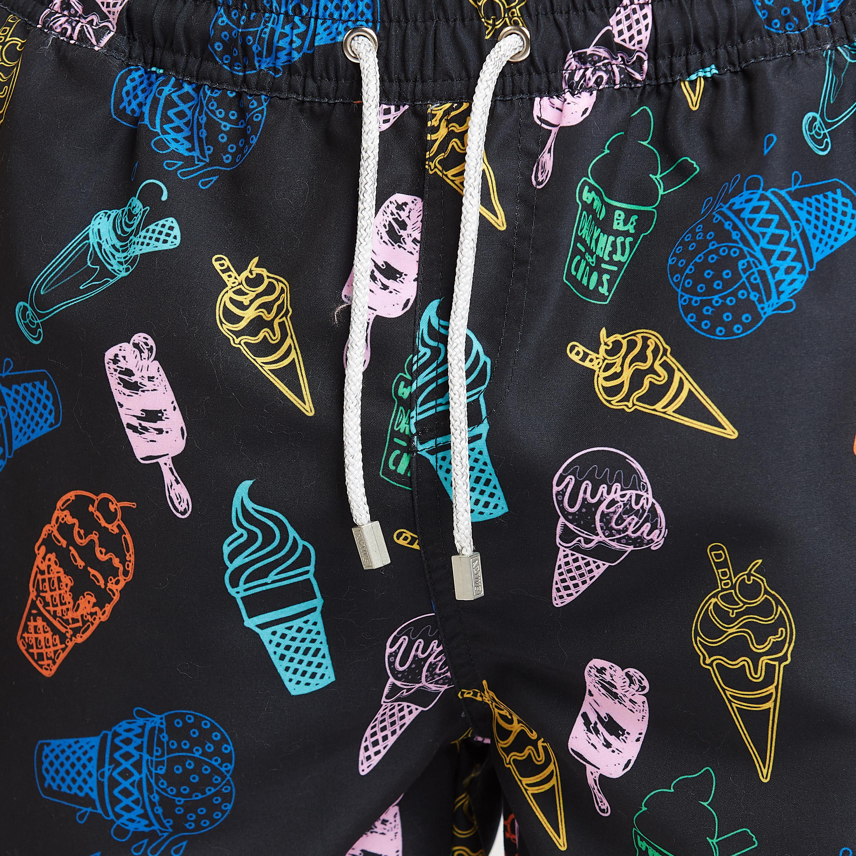 شورت بطبعات وتفاصيل جيوب ورباط-men-clothing-bottoms-shorts-image-3
