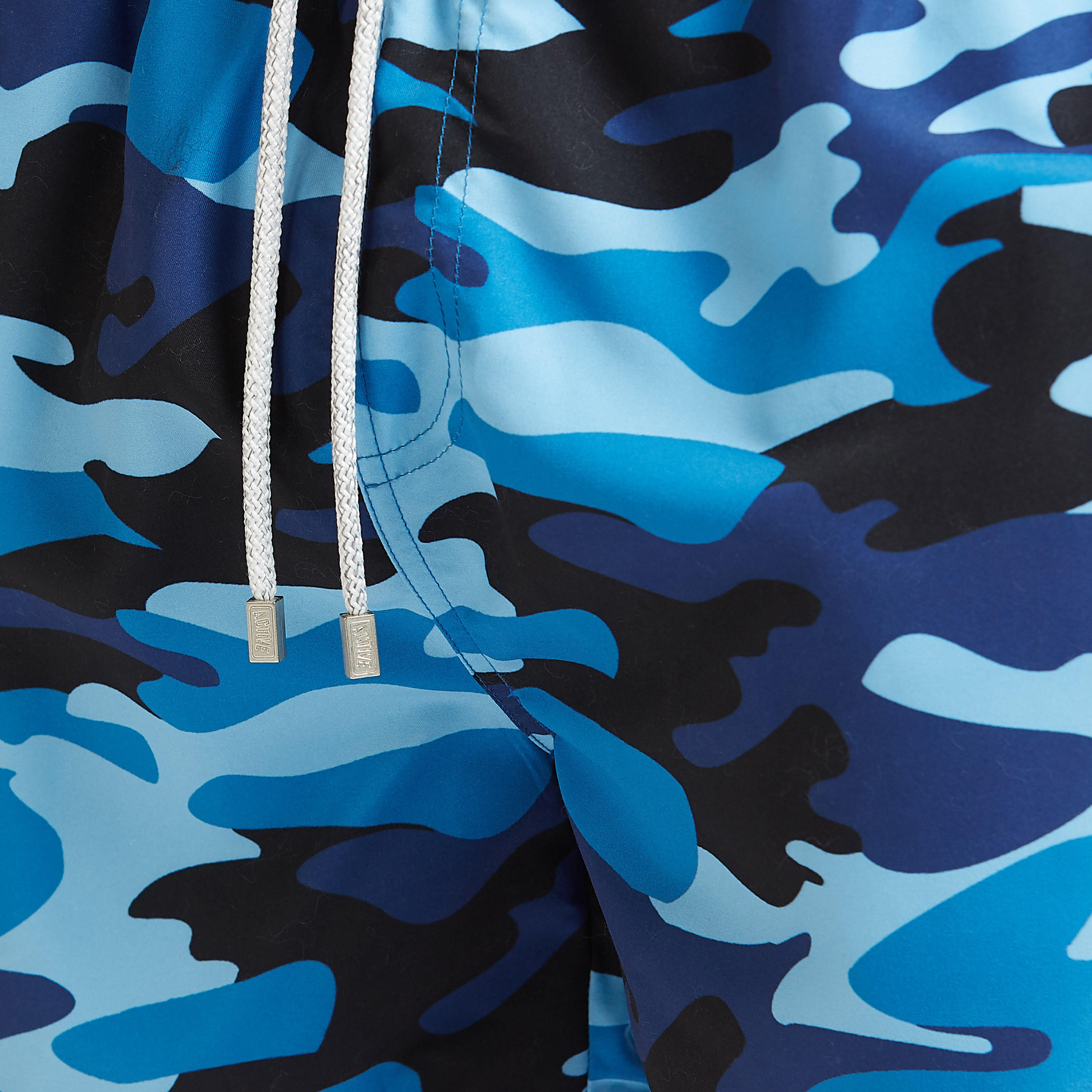 شورت بطبعات وتفاصيل جيوب ورباط-men-clothing-bottoms-shorts-image-3