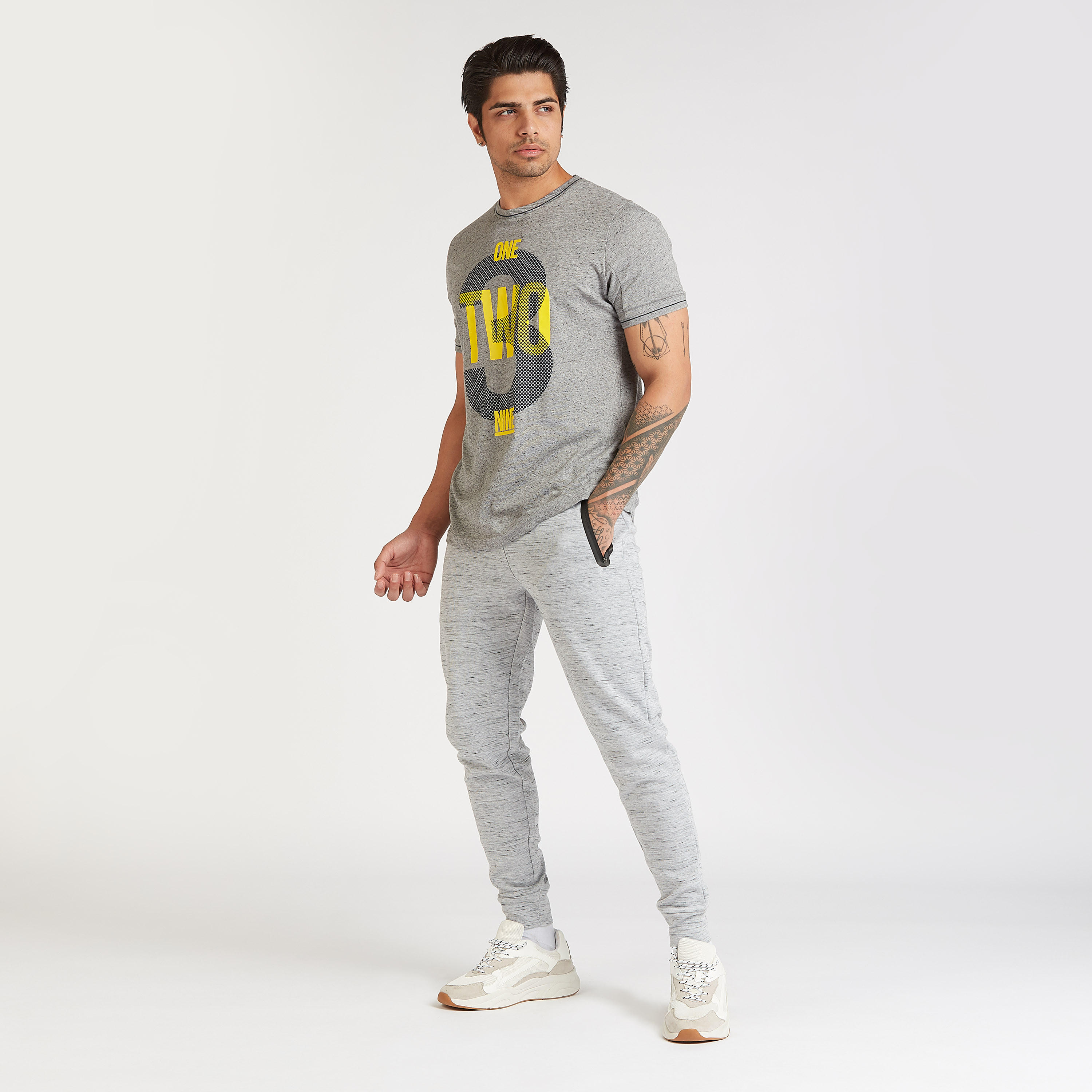 بنطلون رياضي سادة طويل بتفاصيل سحاب ورباط إغلاق-men-clothing-sportswearandactivewear-bottoms-image-4