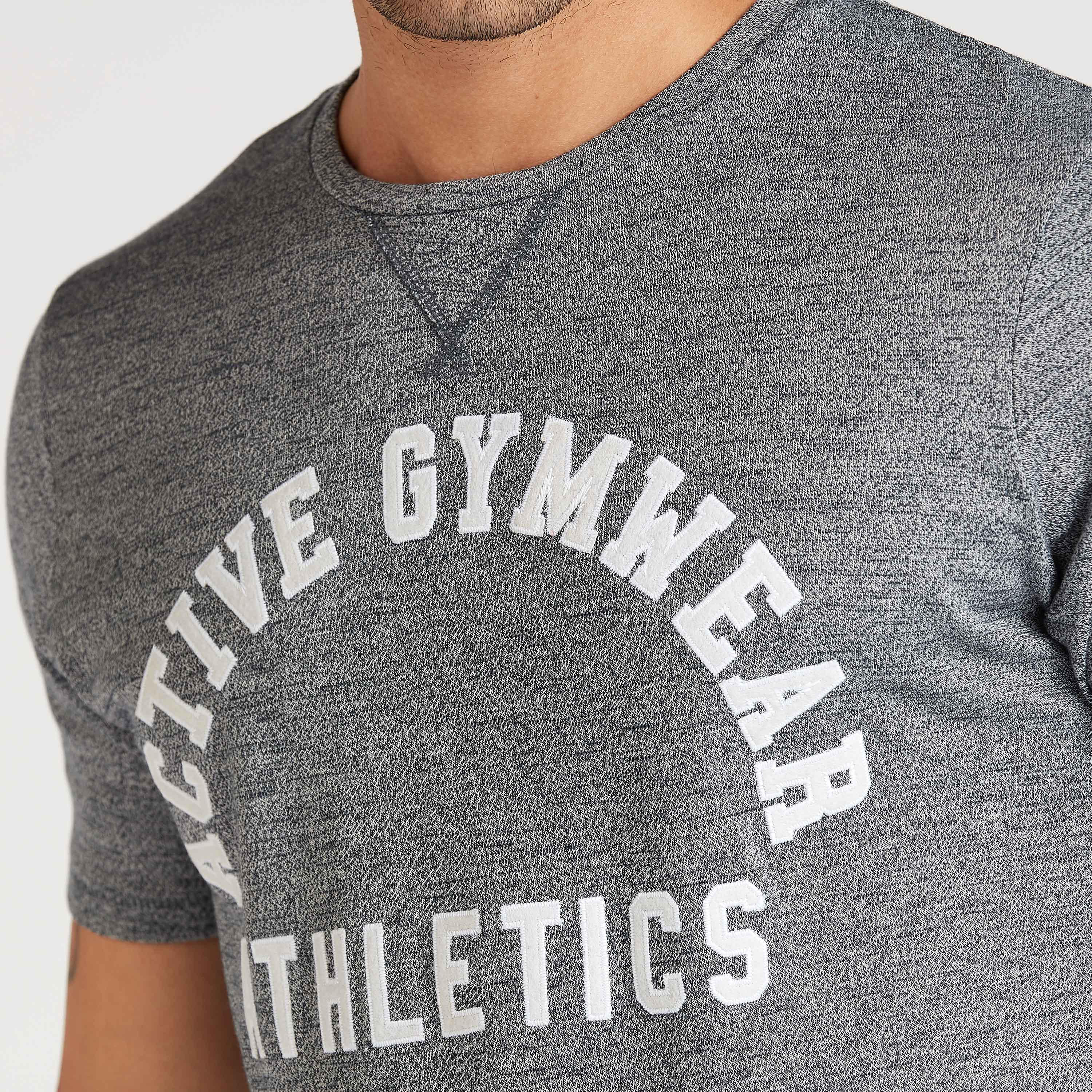 تيشيرت بياقة ضيّقة وأكمام قصيرة وطبعات-men-clothing-sportswearandactivewear-tshirtsandpolos-image-3