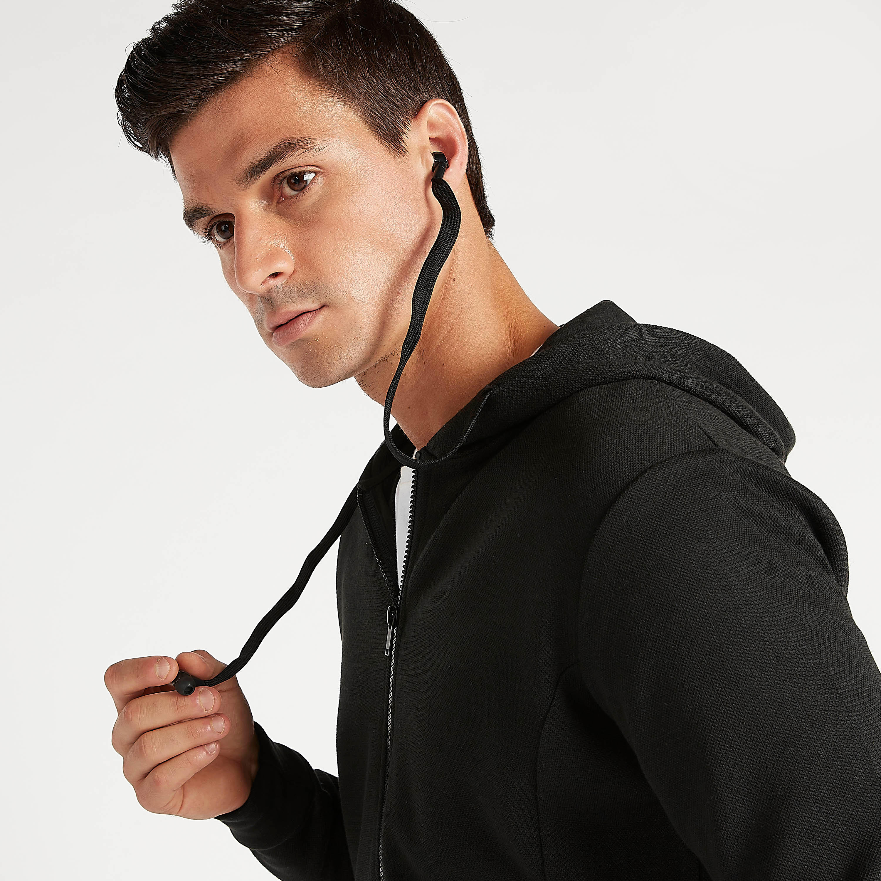 هودي سادة بسحّاب مع سماعات قابلة للغسل-men-winterwear-hoodiesandsweatshirts-image-2