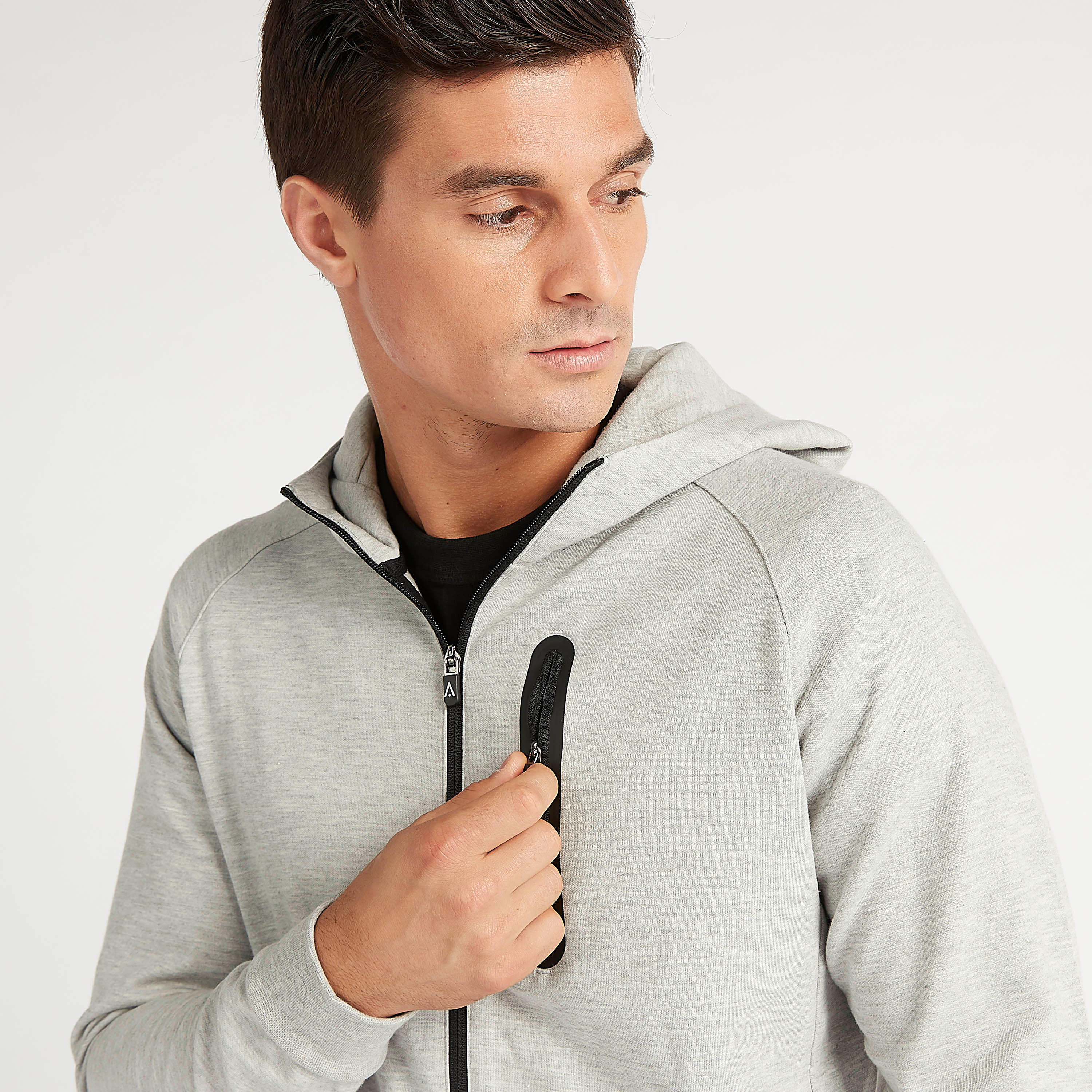 هودي مستدام سادة بأكمام طويلة وجيوب وسحّاب-men-winterwear-hoodiesandsweatshirts-image-3