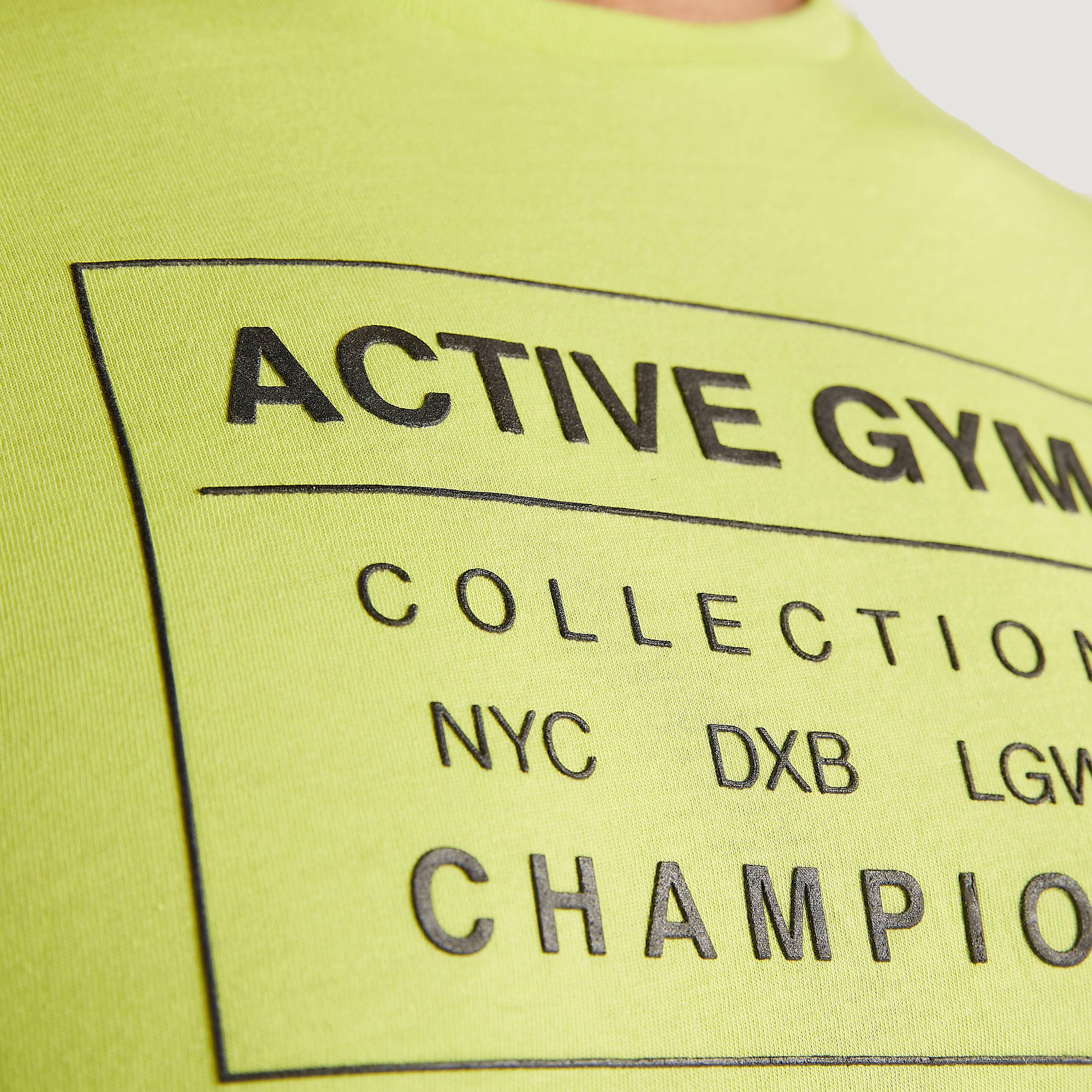 تيشيرت بياقة ضيّقة وأكمام قصيرة وطبعات-men-clothing-sportswearandactivewear-tshirtsandpolos-image-5