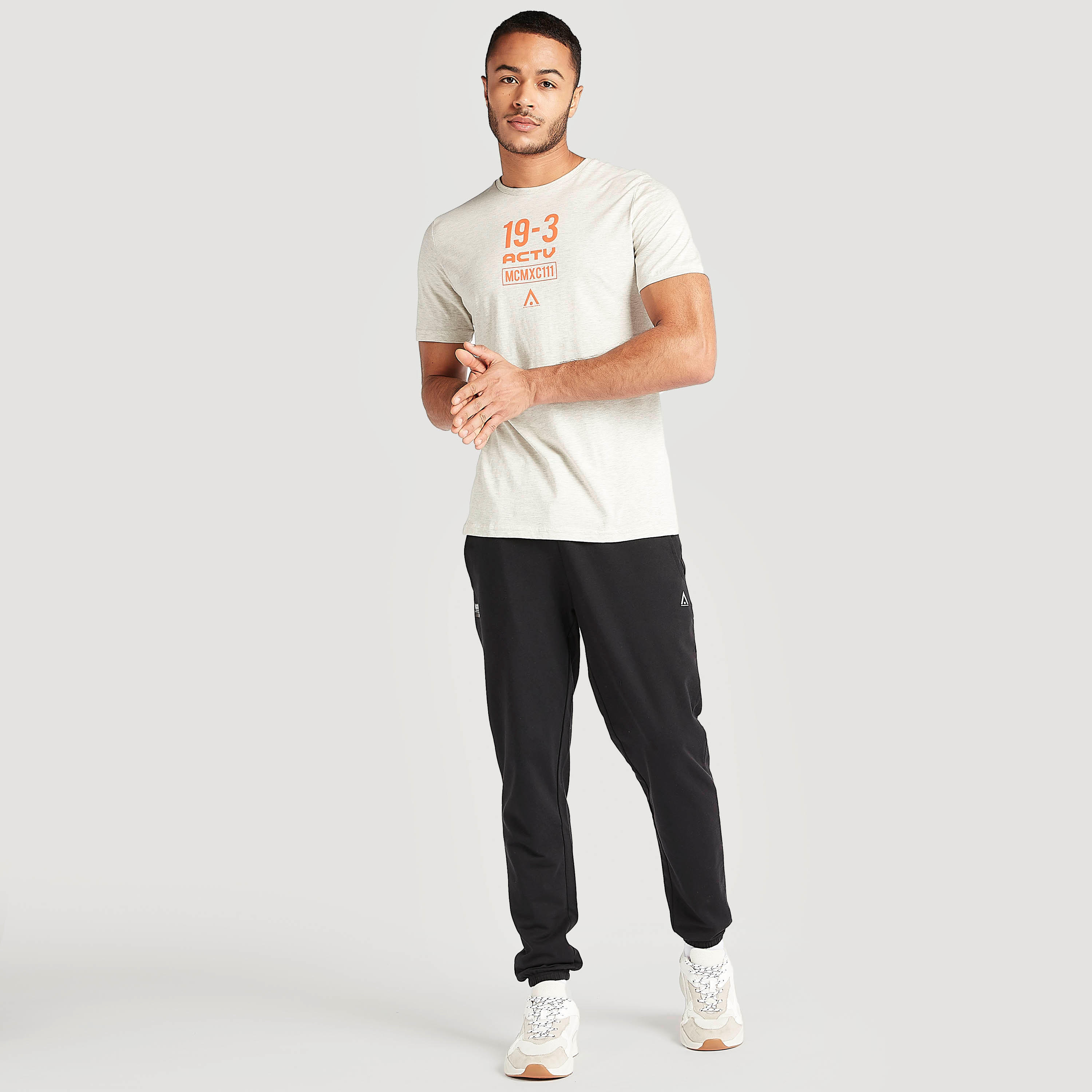 بنطلون رياضي سادة برباط خصر مطّاطي وجيوب-men-clothing-sportswearandactivewear-bottoms-image-4