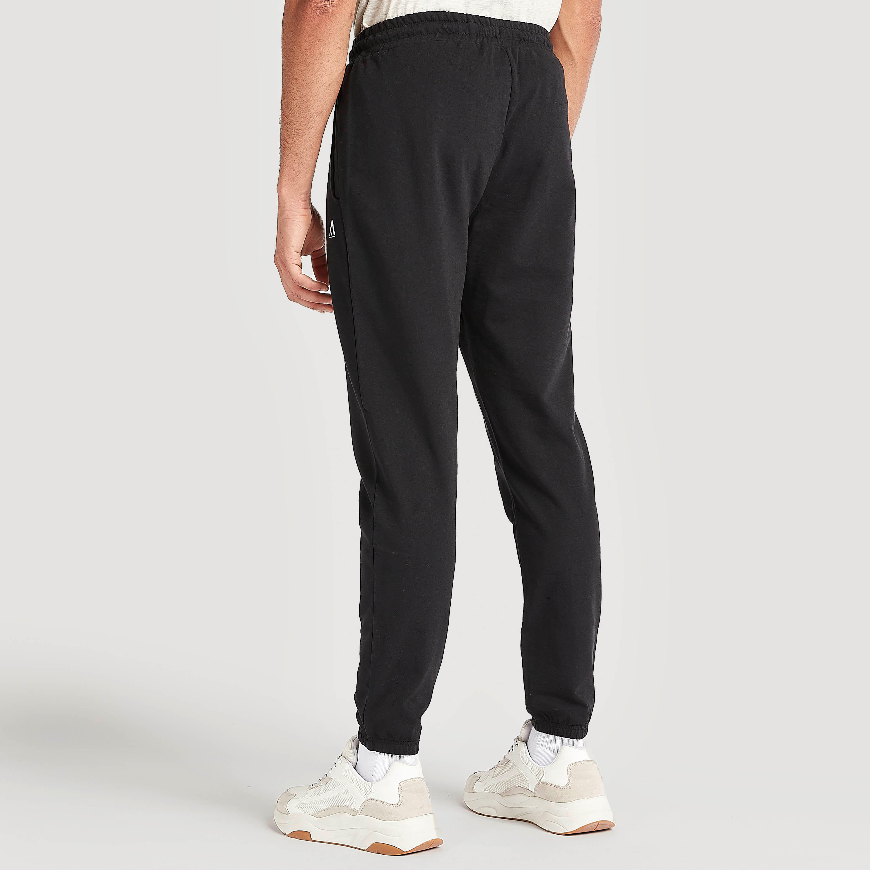 بنطلون رياضي سادة برباط خصر مطّاطي وجيوب-men-clothing-sportswearandactivewear-bottoms-image-2
