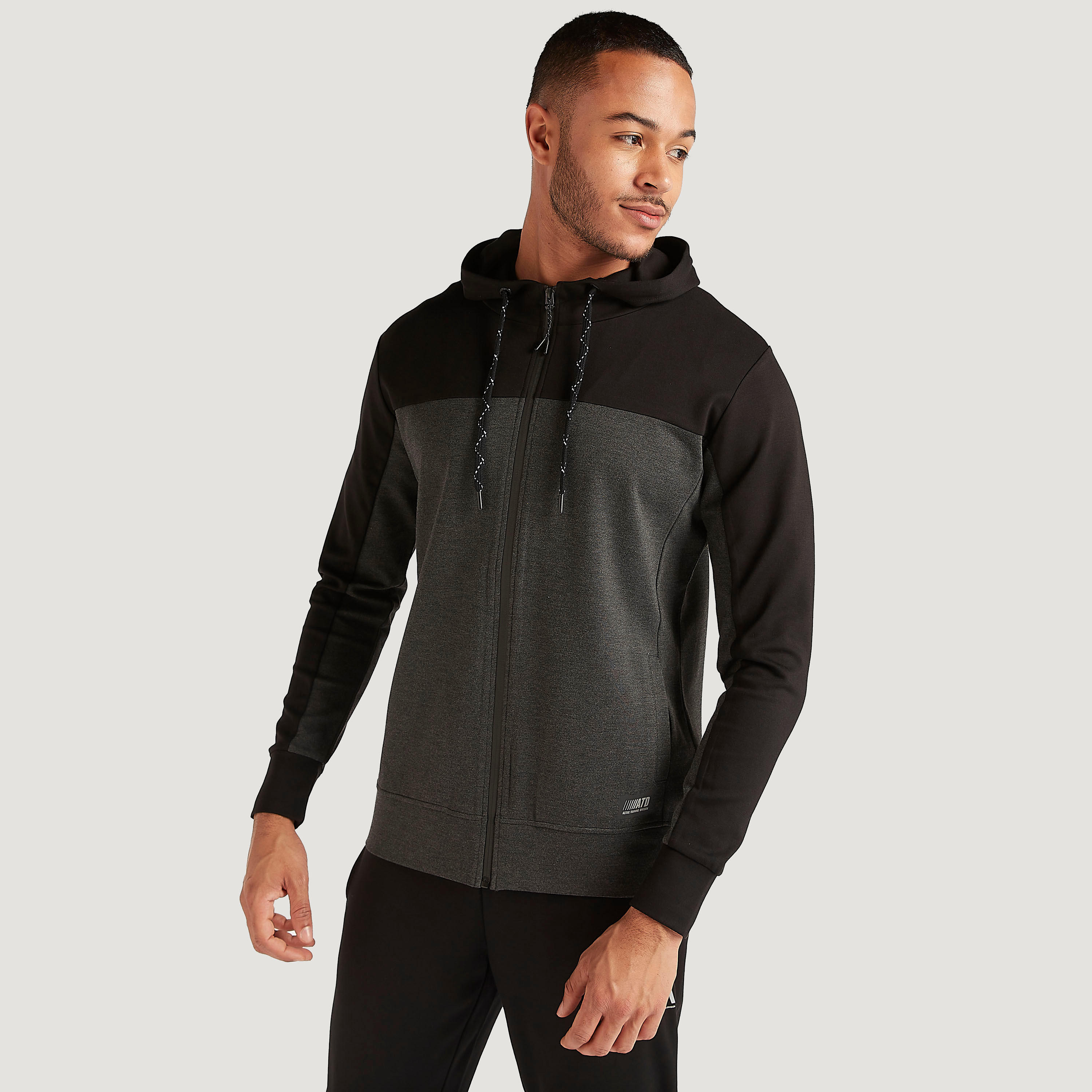 هودي بجيوب وسحّاب إغلاق-men-winterwear-hoodiesandsweatshirts-image-1